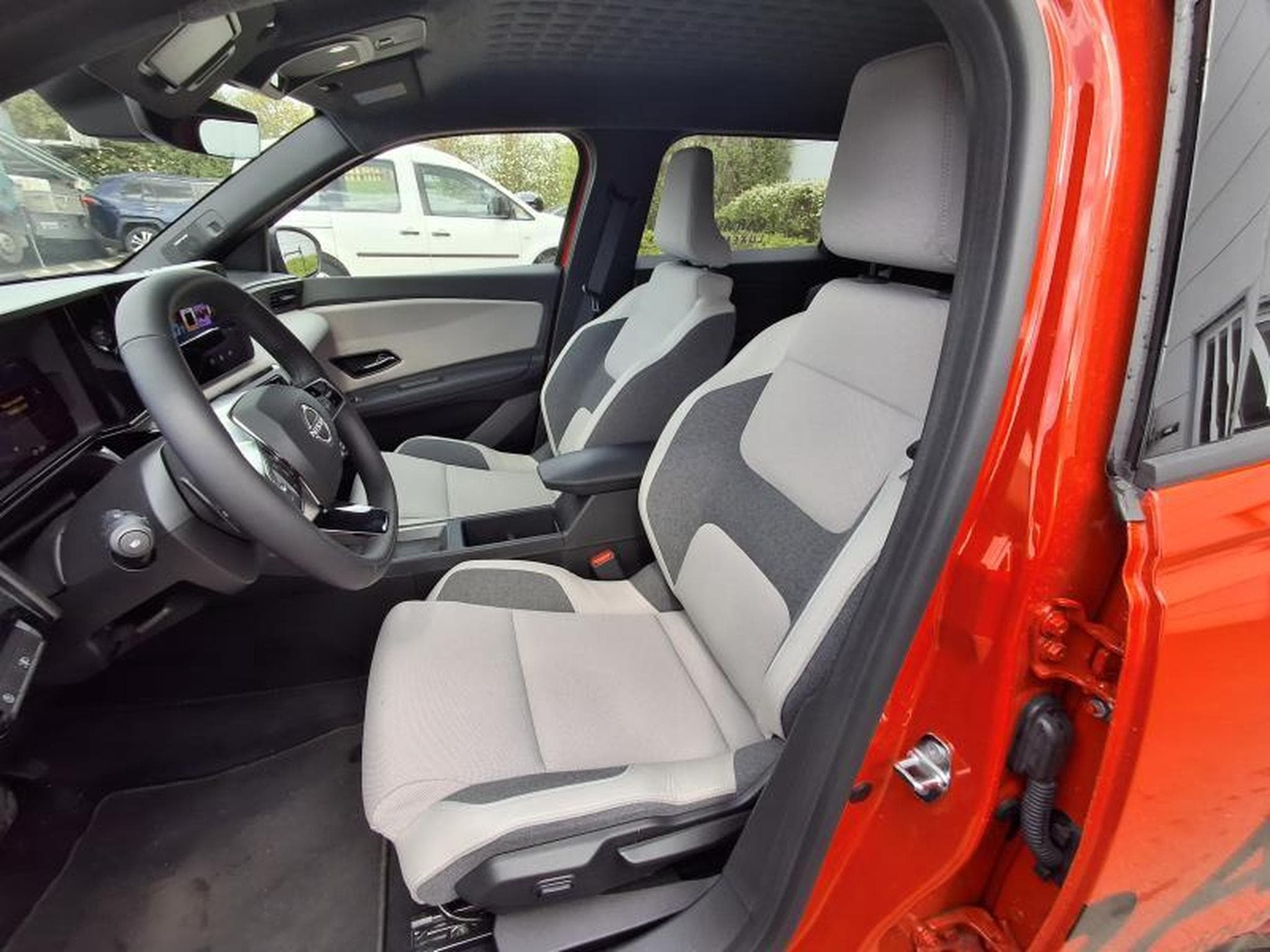 Nissan Micra 52kWh EVOLVE (2025) - Photo 9