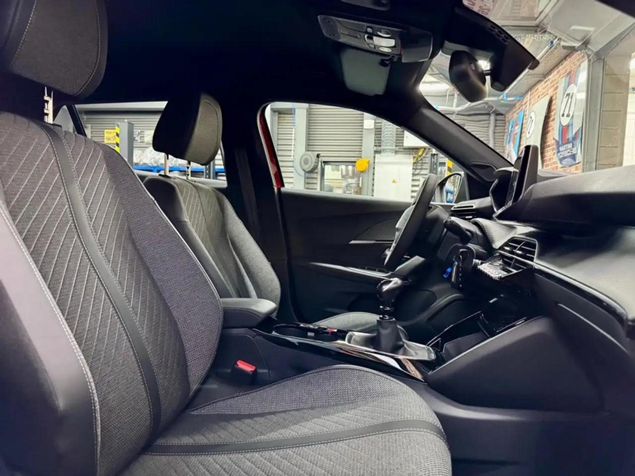 Peugeot 2008 (2024) - Photo 8