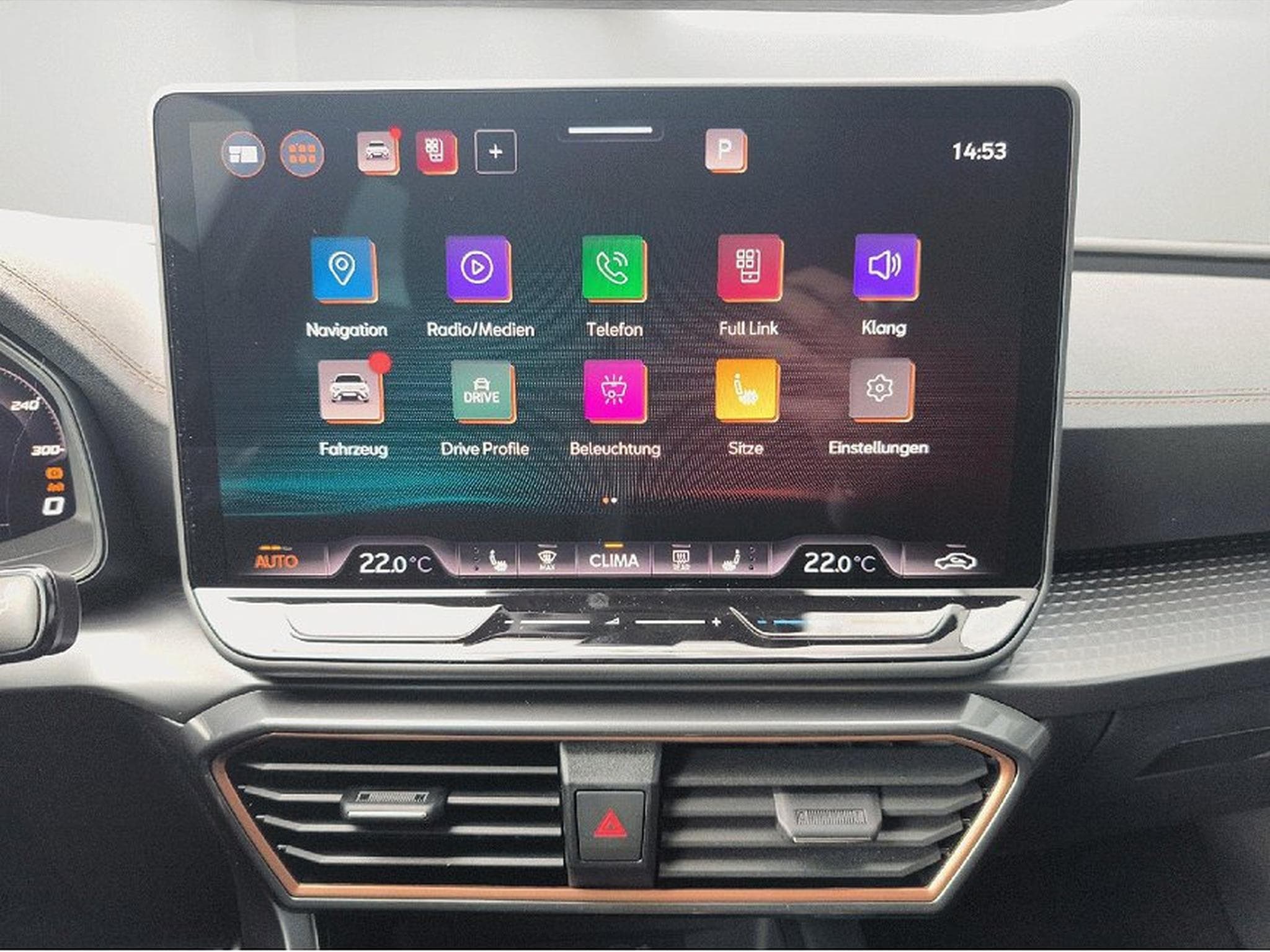 Cupra Leon (2025) - Photo 13