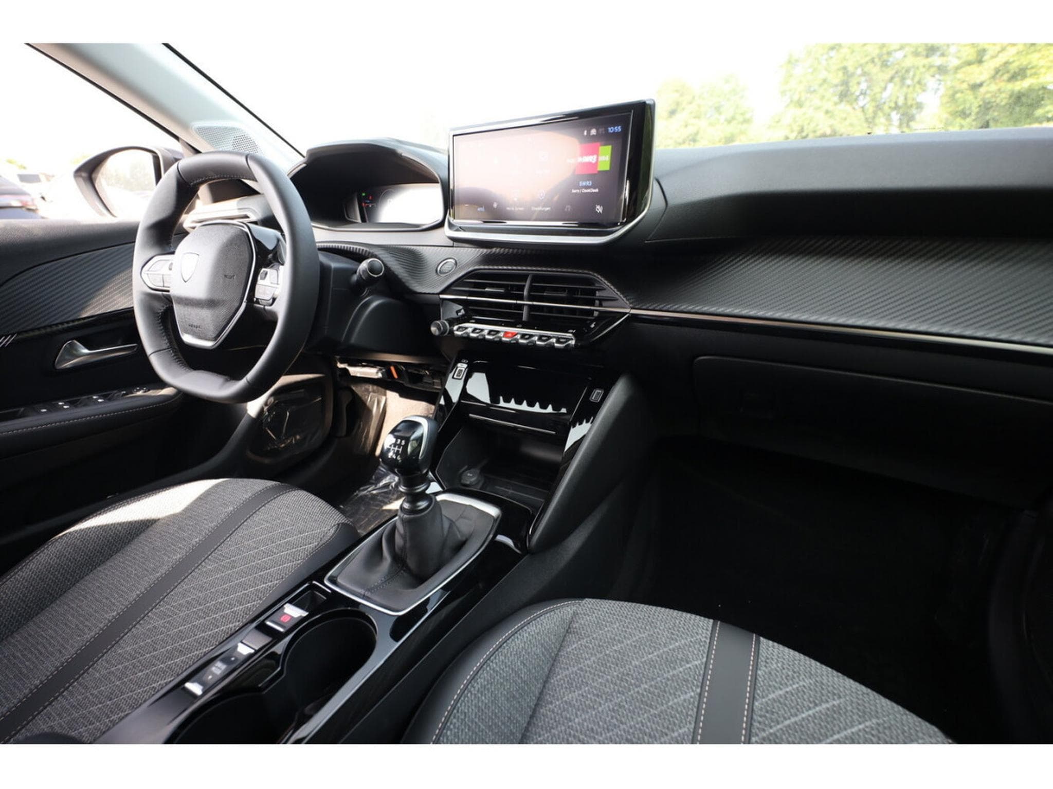 Peugeot 208 1.2 PureTech 101 Allure (2025) - Photo 10