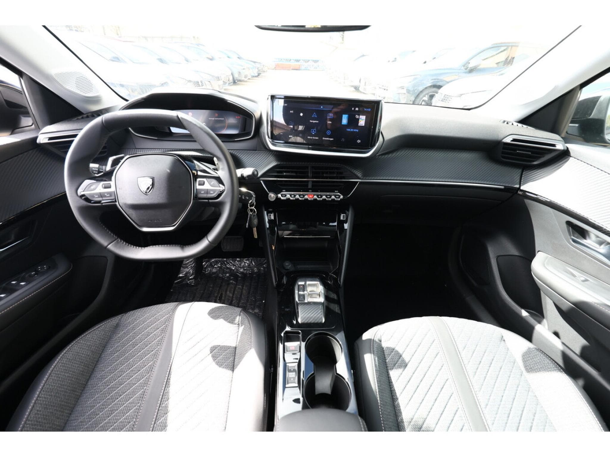 Peugeot 208 1.2 Hybrid e-DSC6 145 Allure (2025) - Photo 8