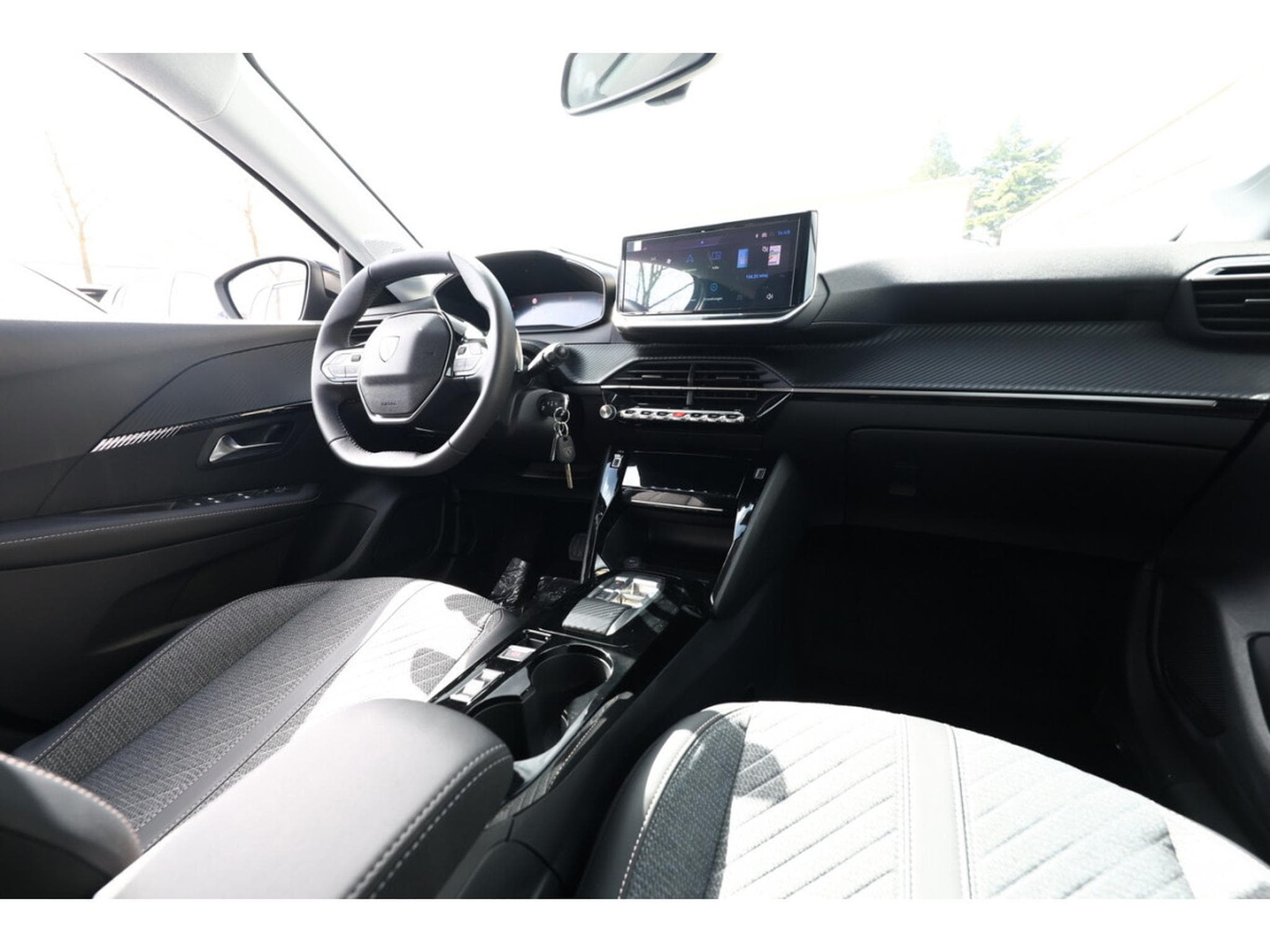 Peugeot 208 1.2 Hybrid e-DSC6 145 Allure (2025) - Photo 9