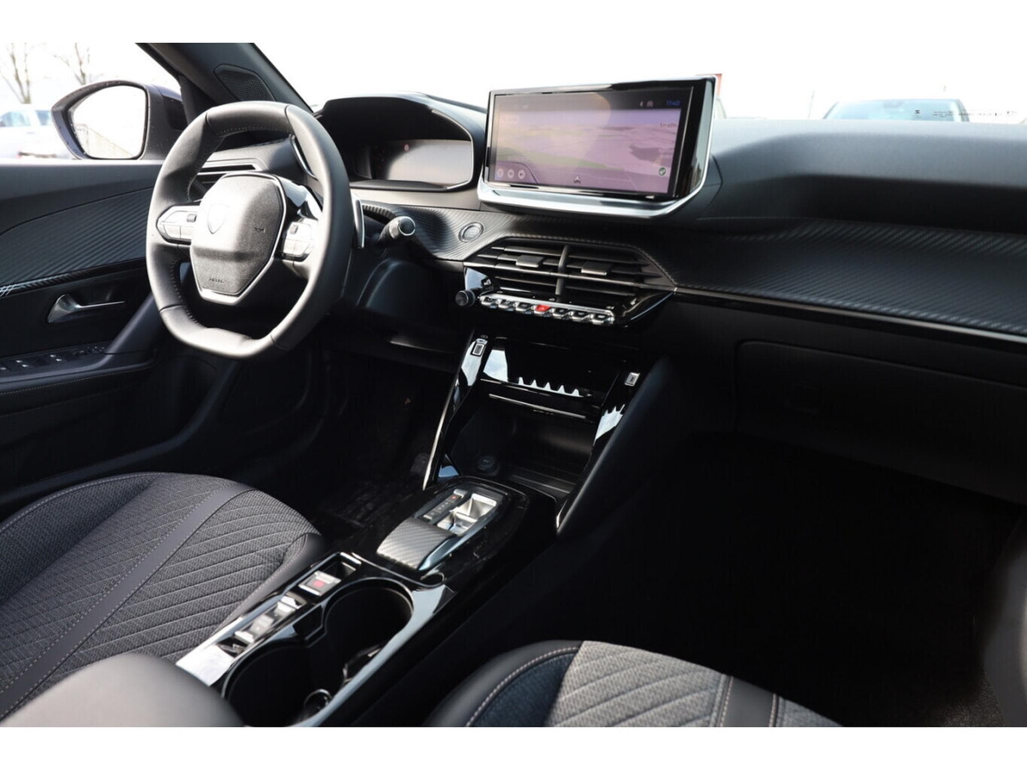 Peugeot 2008 1.2 Hybrid e-DSC6 145 Allure (2025) - Photo 10