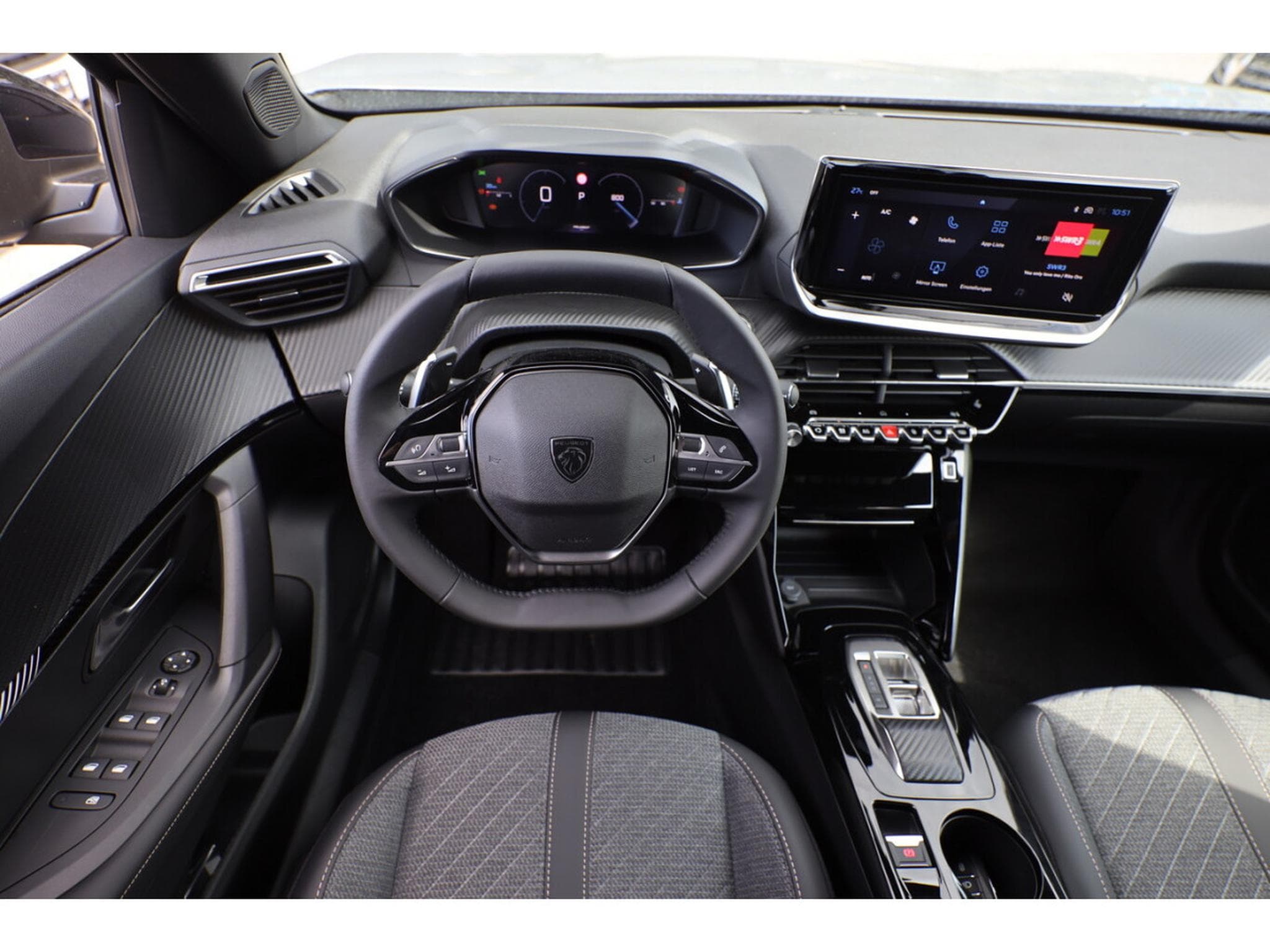 Peugeot 2008 1.2 Hybrid e-DSC6 145 Allure (2025) - Photo 7