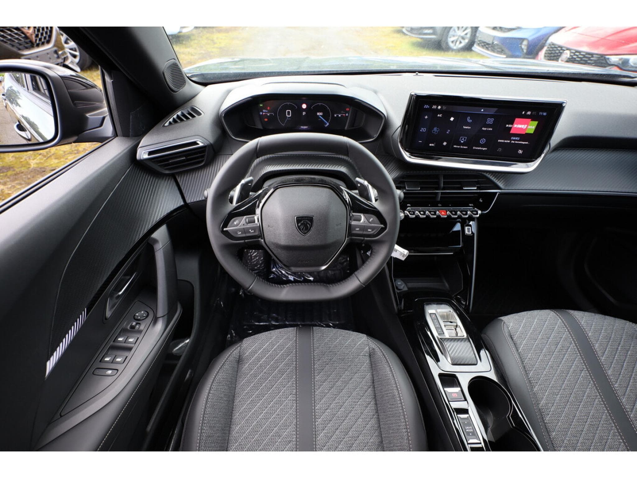 Peugeot 2008 1.2 Hybrid e-DSC6 145 Allure (2025) - Photo 7