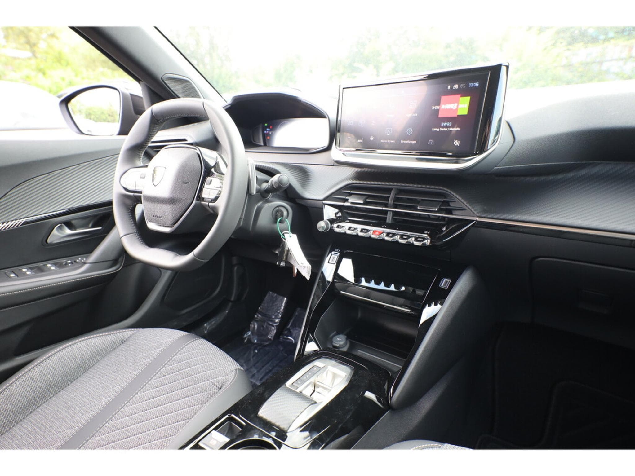 Peugeot 2008 1.2 Hybrid e-DSC6 145 Allure (2025) - Photo 9