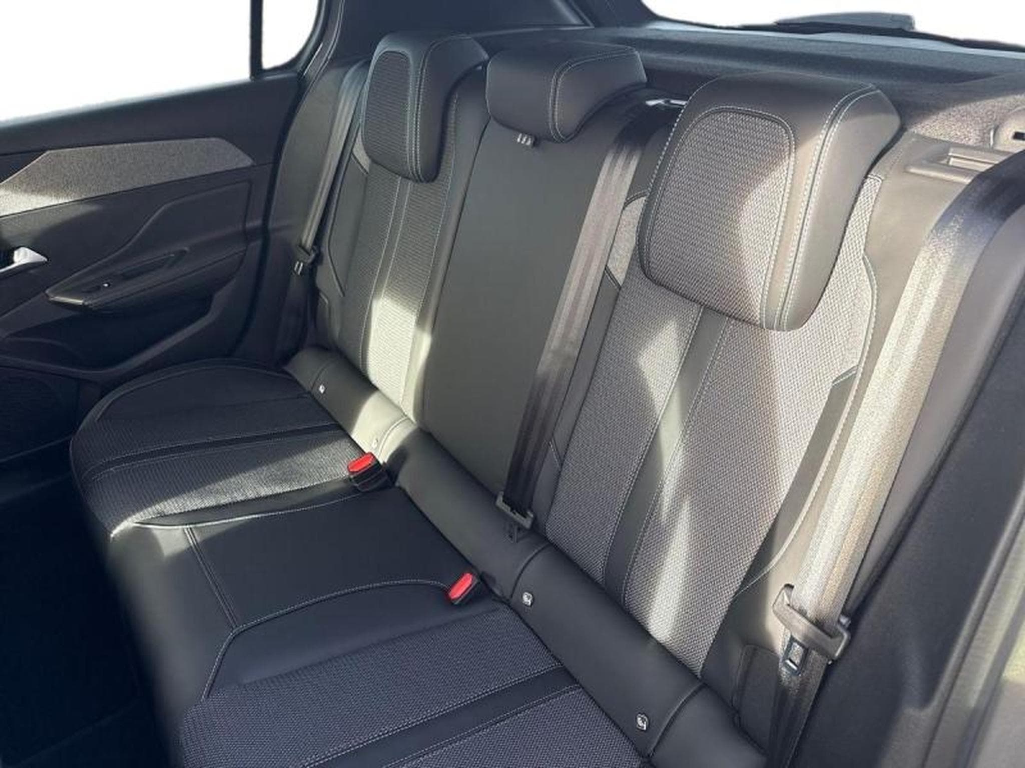 PEUGEOT 308 1.5 BlueHDi 130ch S&S Allure EAT8 (2025) - Photo 5