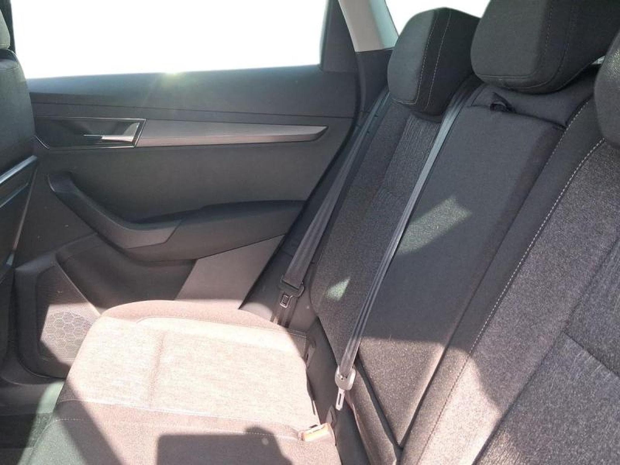 SKODA Karoq 1.5 TSI ACT 150ch Ambition DSG Euro6ap (2021) - Photo 7