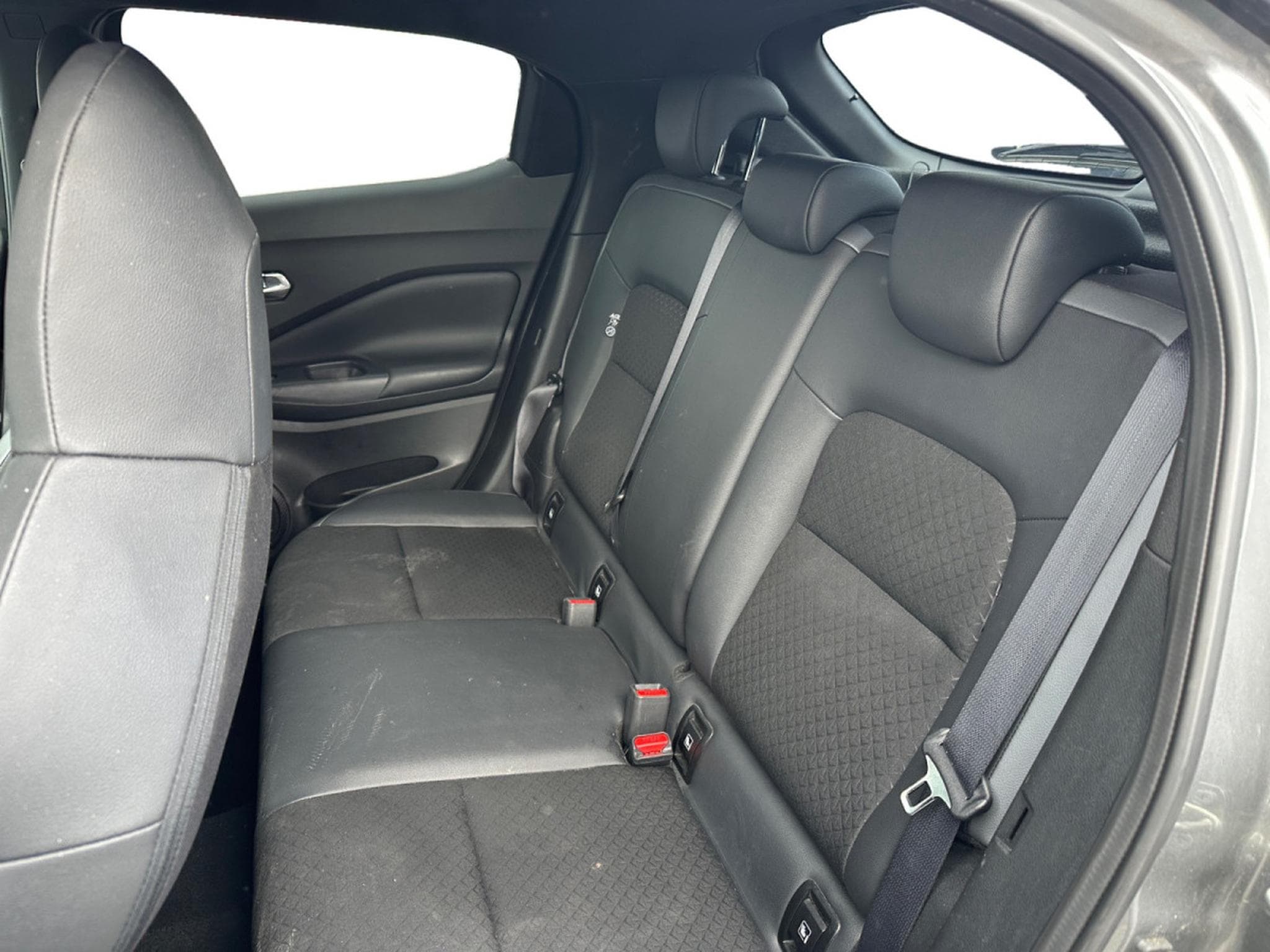 Nissan Juke 1.0 DIG-T N-DESIGN ENIGMA BLACK (2023) - Photo 9