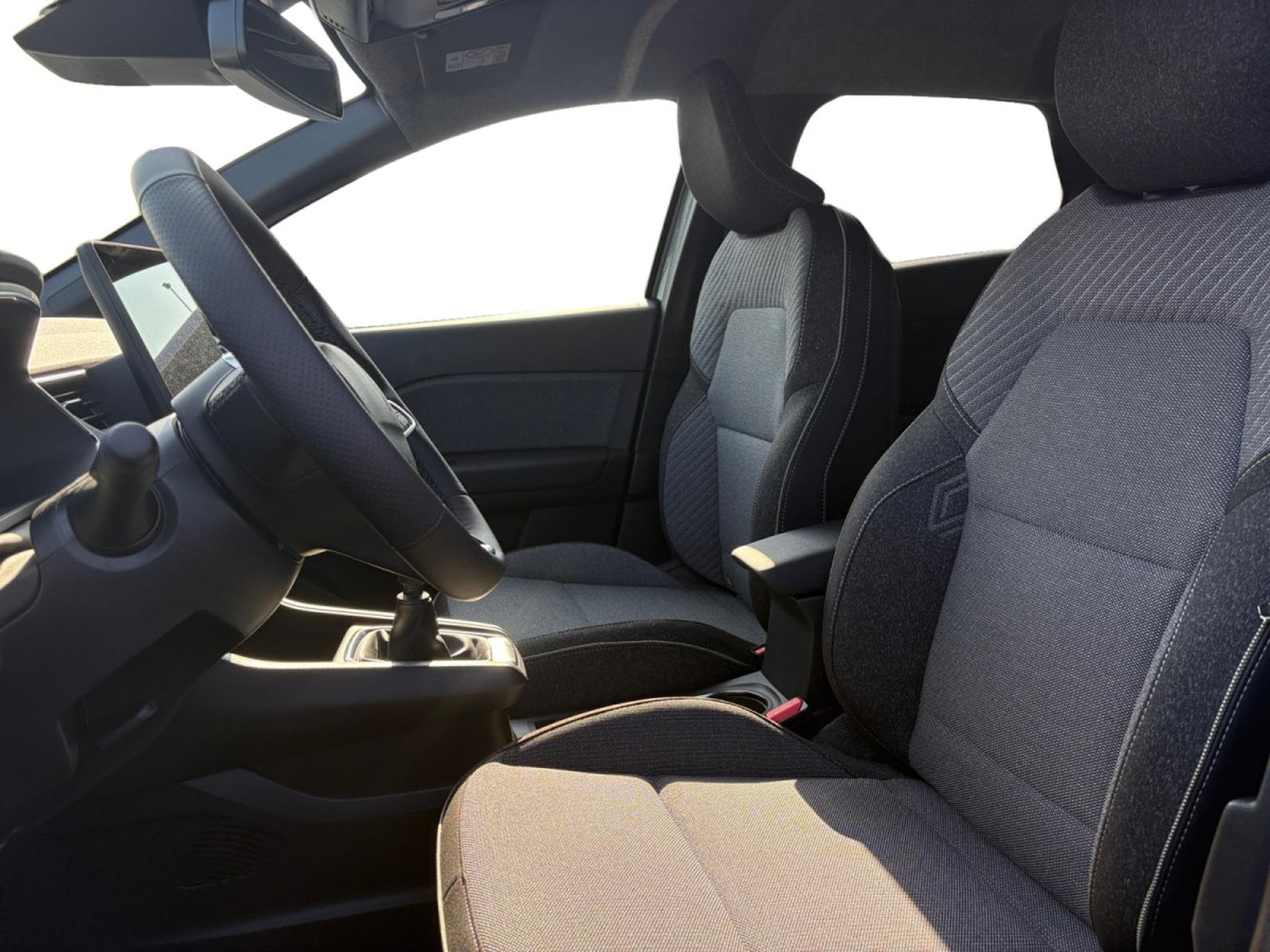 Renault Captur 1.33 TCe MHEV Techno GPF (2026) - Photo 6