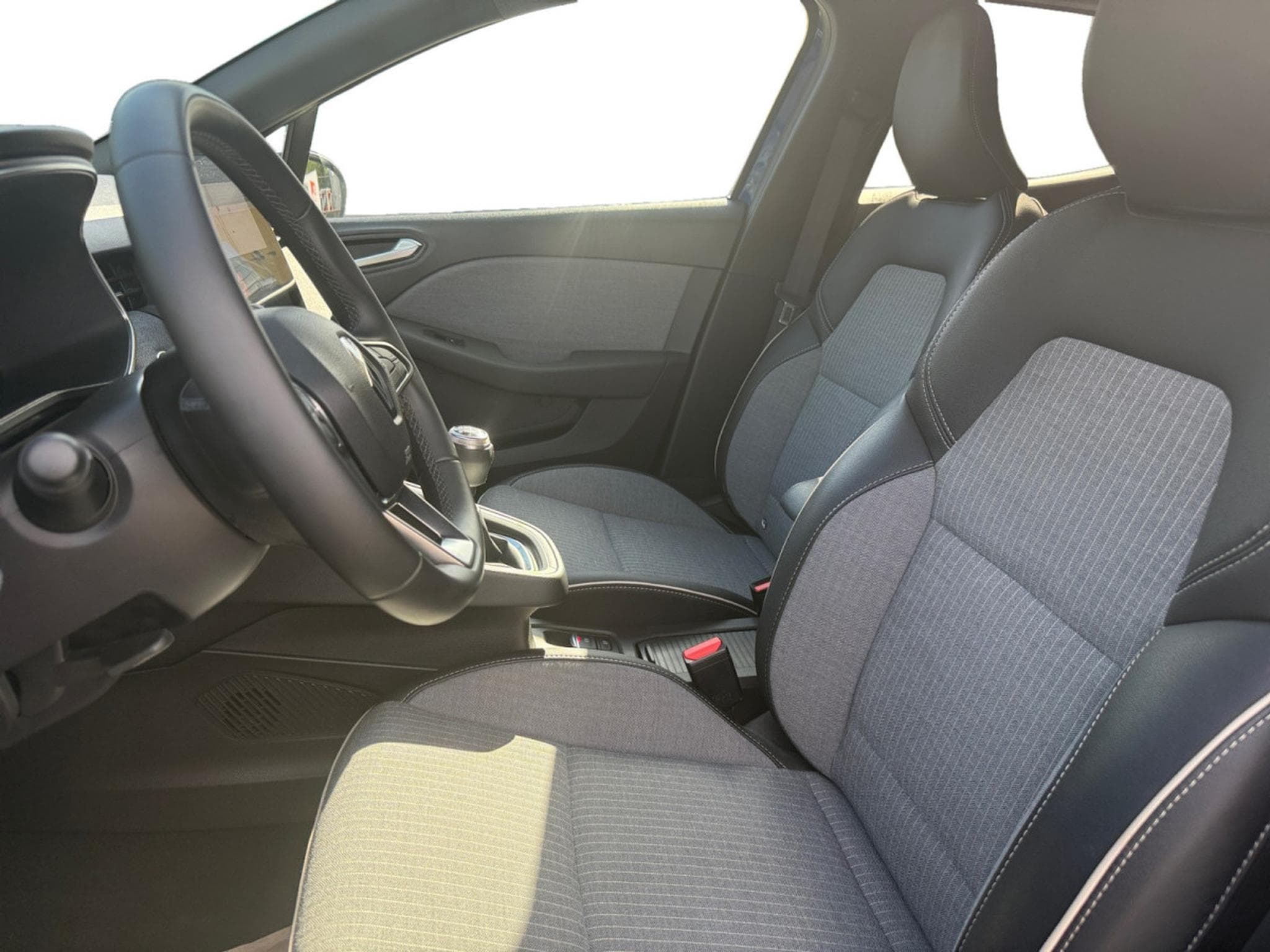 Renault Clio 1.0 Tce 90 Techno (2025) - Photo 8