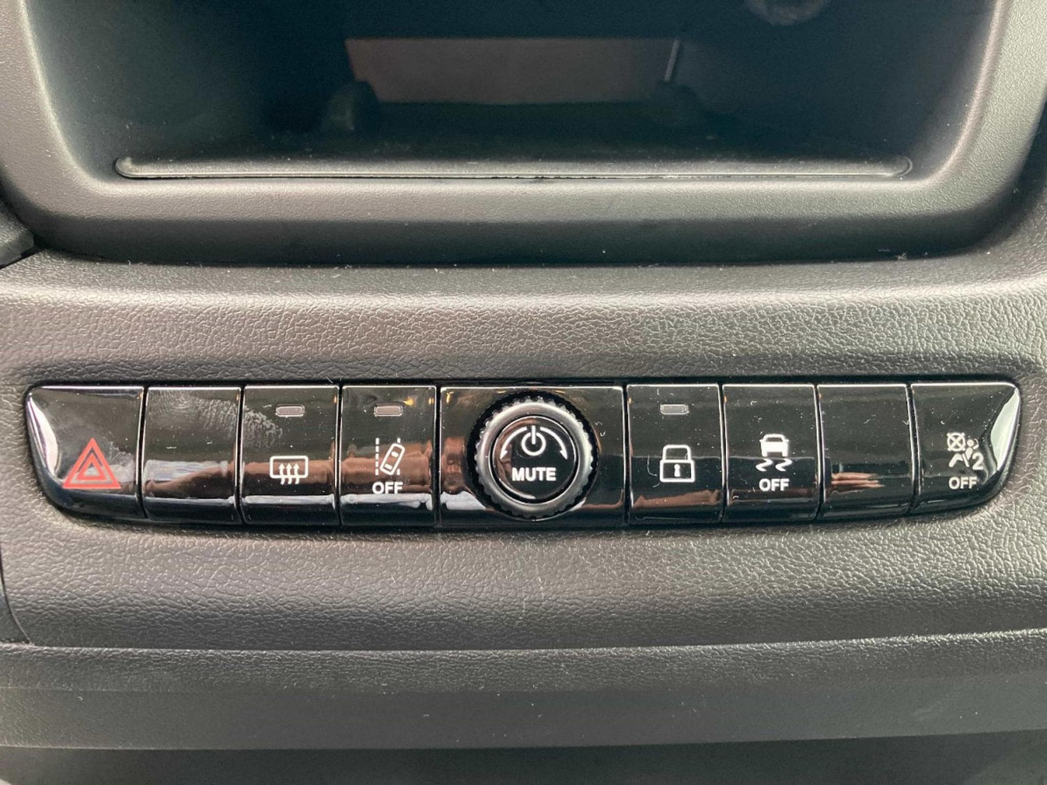 Peugeot Boxer 2.2 BlueHDI EAT8 140 L2H2 335 (2026) - Foto 17