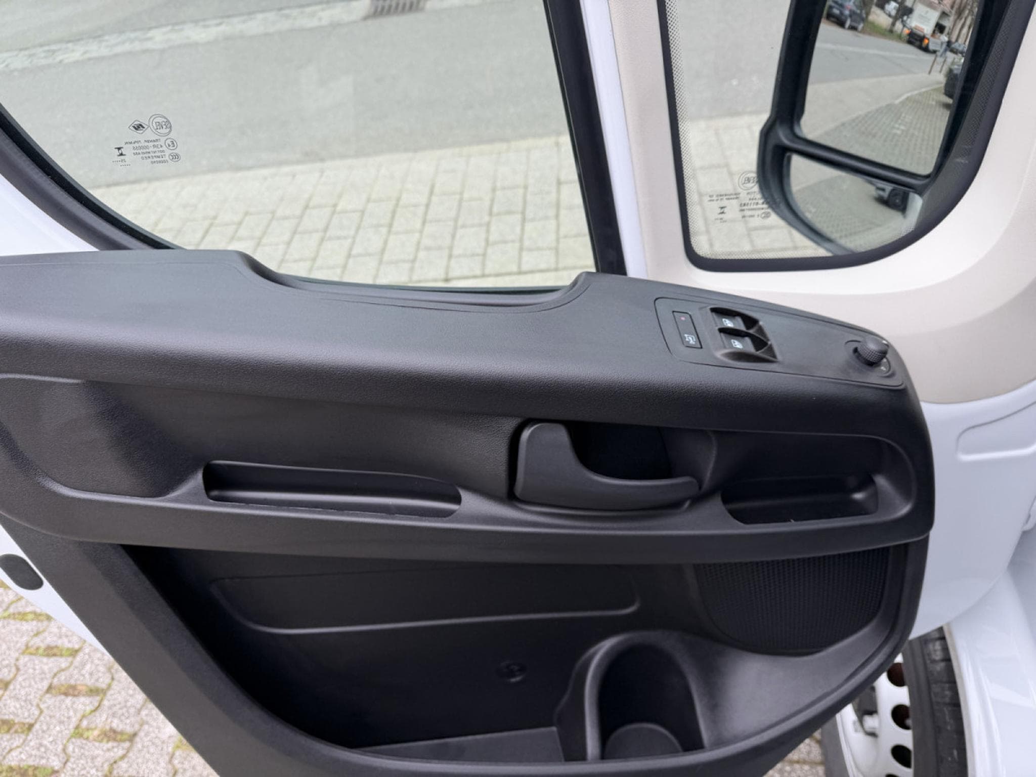 Peugeot Boxer 2.2 BlueHDI EAT8 190 L4H3 335 (2026) - Foto 22