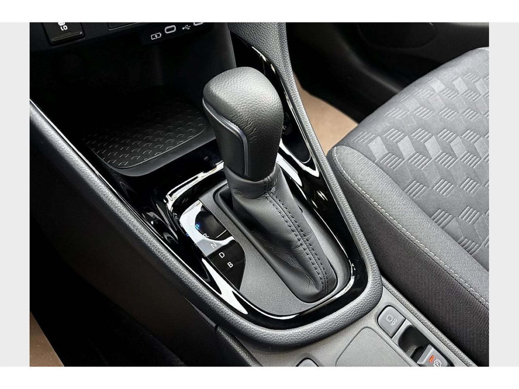 Toyota Yaris 1.5 VVT-i  116 Hybride Teamplayer (2025) - Photo 11