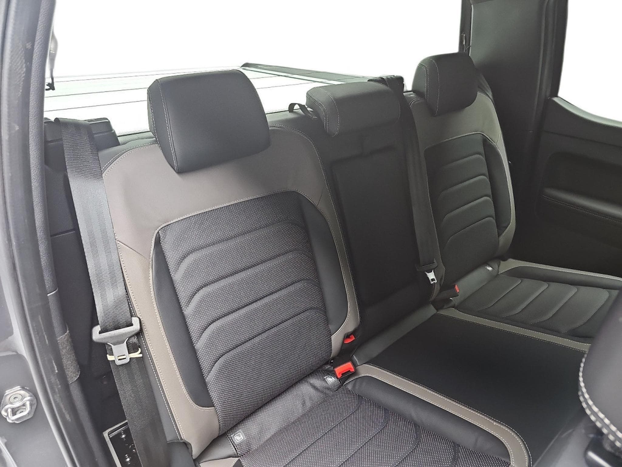 VW Amarok 3.0 TDI AUTO 241 Aventura (2026) - Foto 15