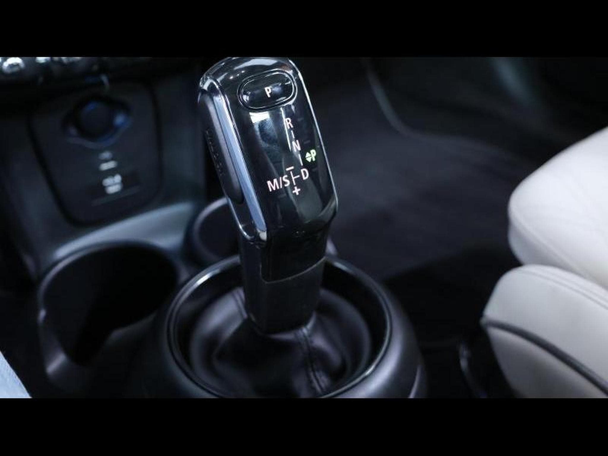 MINI Cooper 1.6 136 Hatch 5 portes Steptronic (2022) - Foto 17