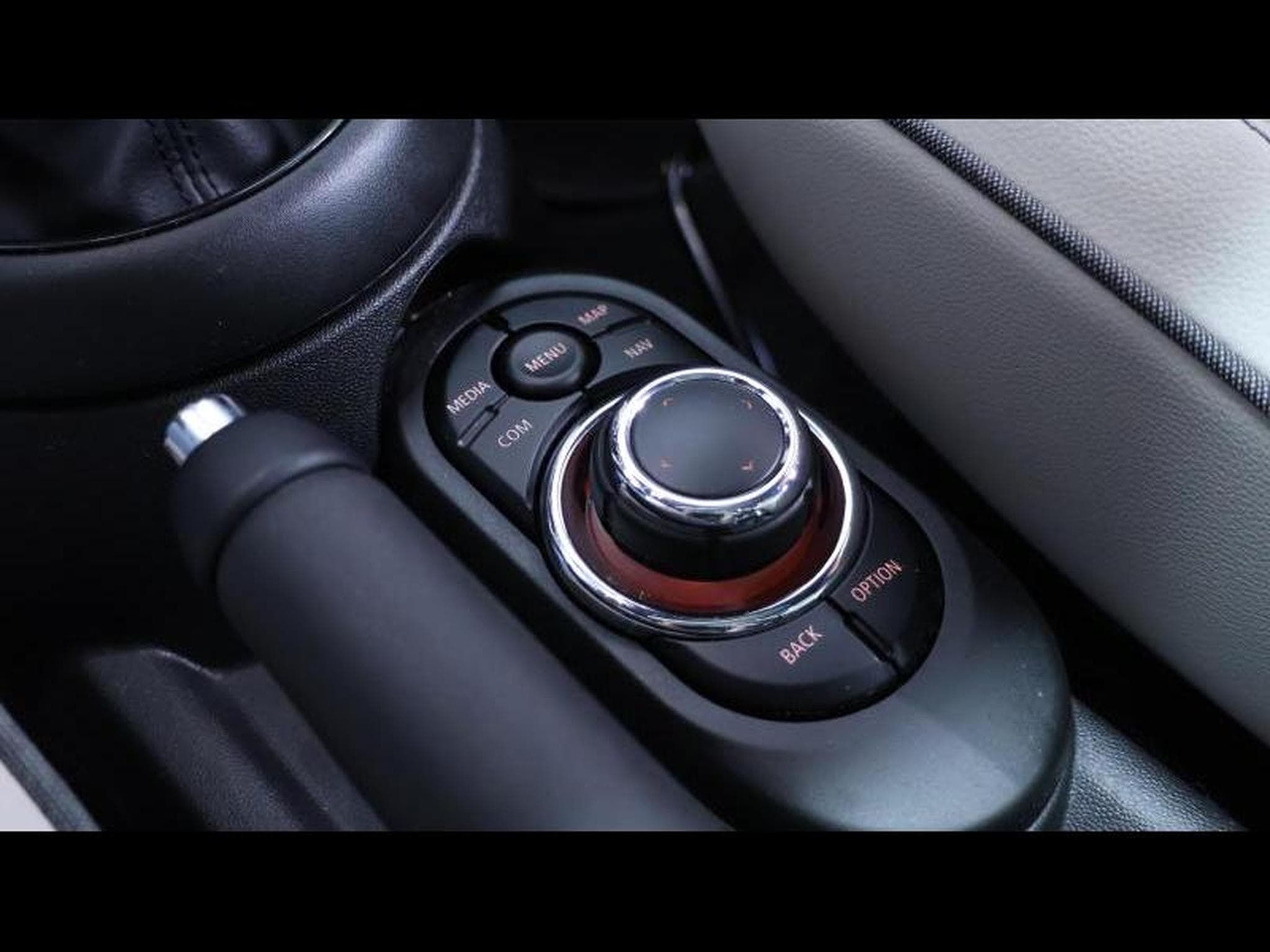 MINI Cooper 1.6 136 Hatch 5 portes Steptronic (2022) - Foto 18