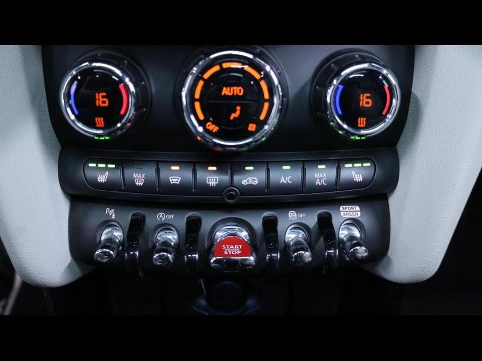 MINI Cooper 1.6 136 Hatch 5 portes Steptronic (2022) - Foto 19