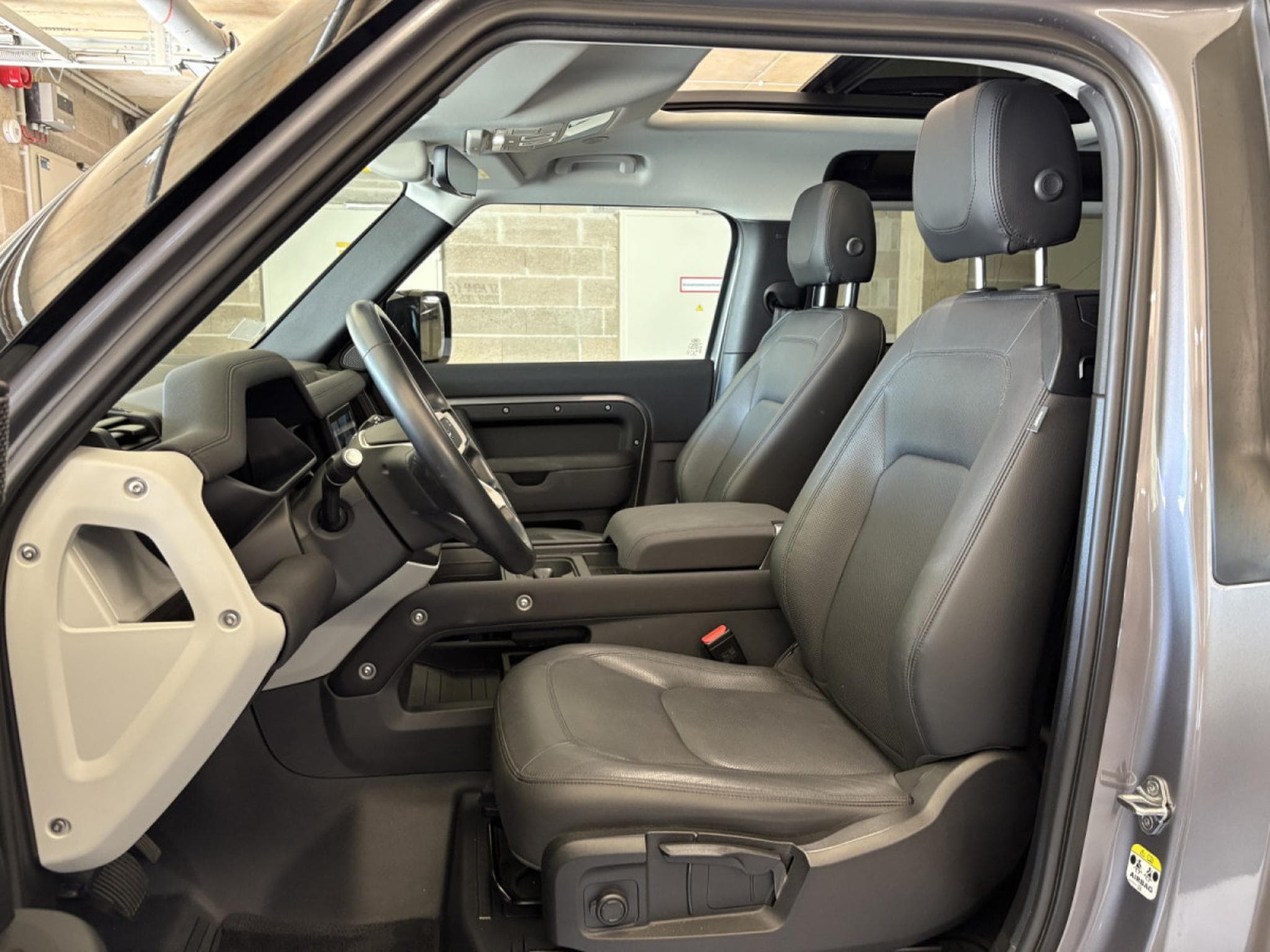 Land-Rover Defender DEFENDER 90 S 3.0 D200/ PANORAMA/ APPLE CAR PLAY/ (2023) - Photo 17