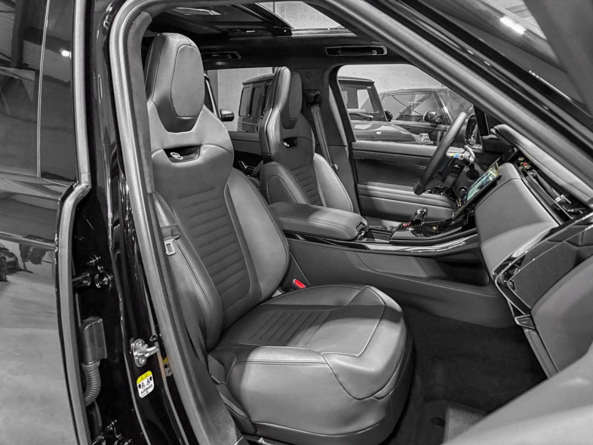 Land-Rover Range Rover Sport P635 SV EDITION ONE/ FULL CARBON / ECHANGE;REPRISE POSSIBLE (2024) - Photo 18