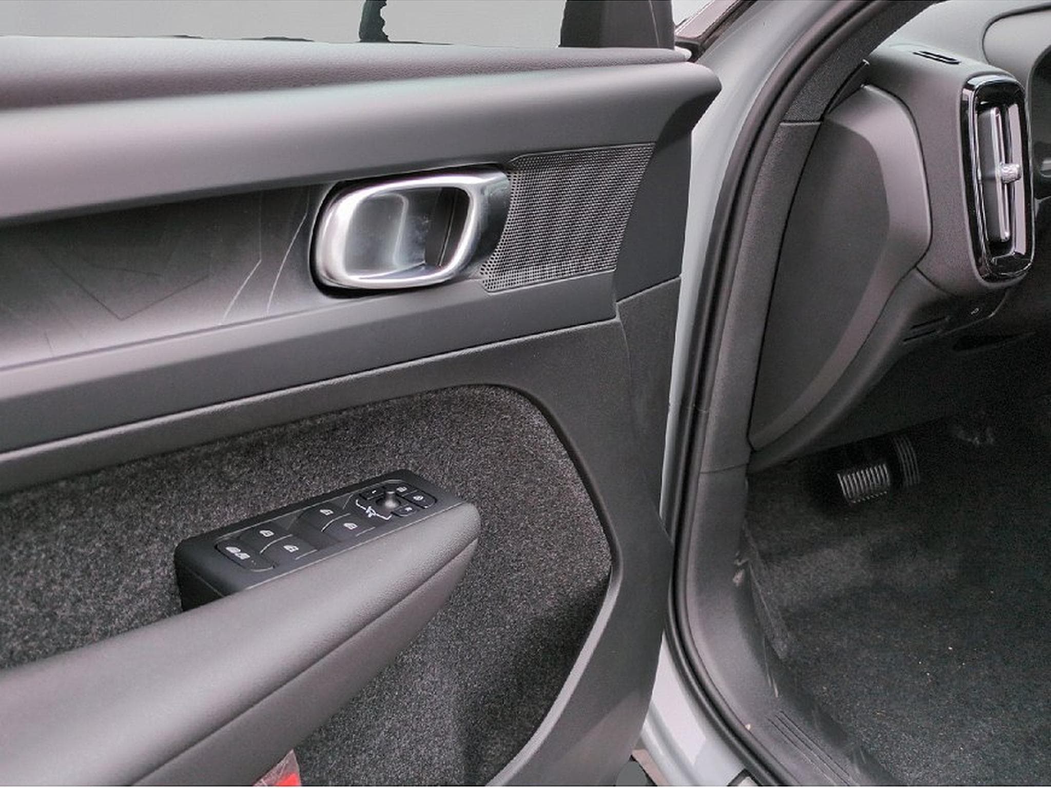 Volvo XC40 (2026) - Photo 8