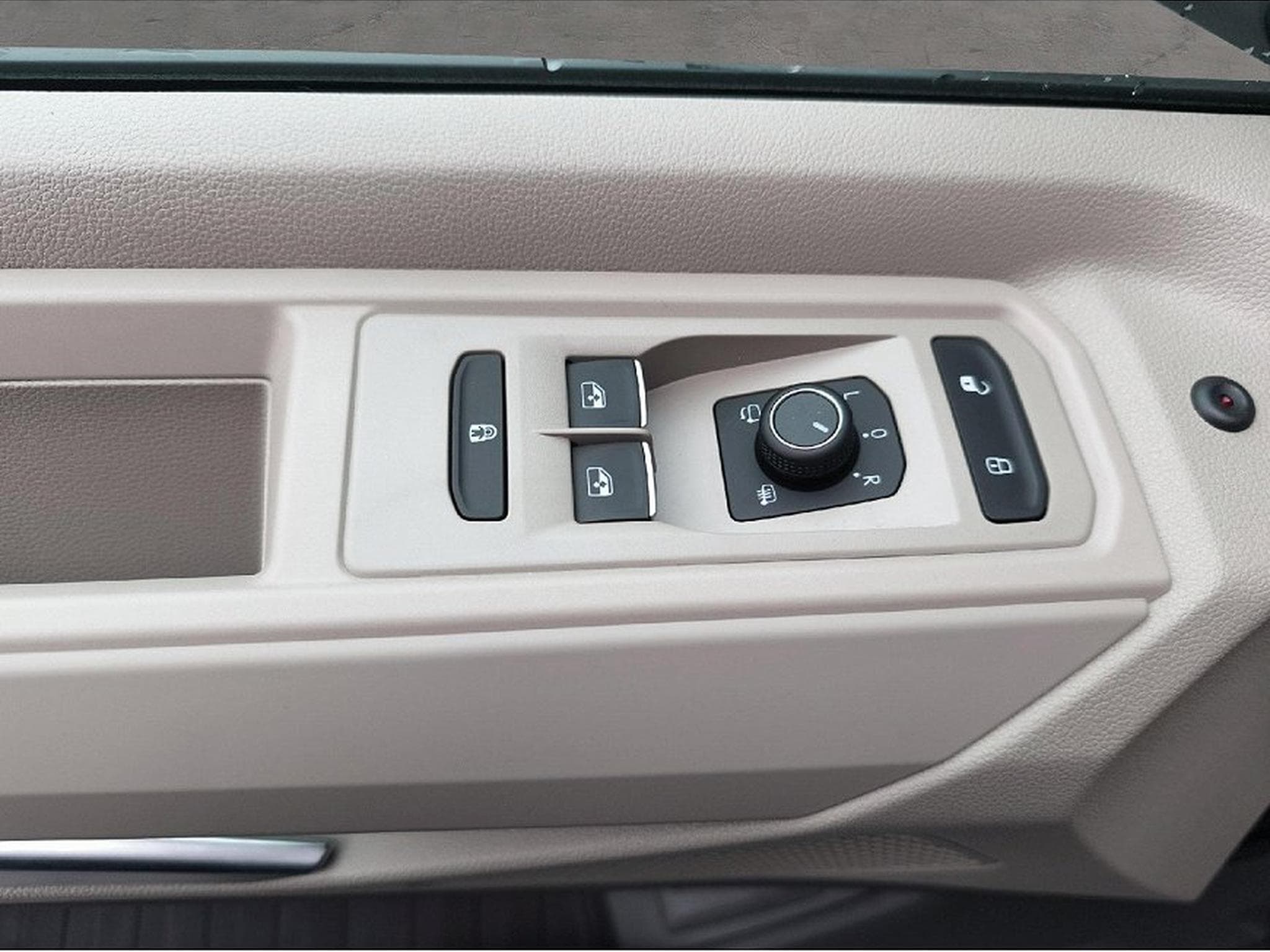 VW Multivan (2025) - Photo 9