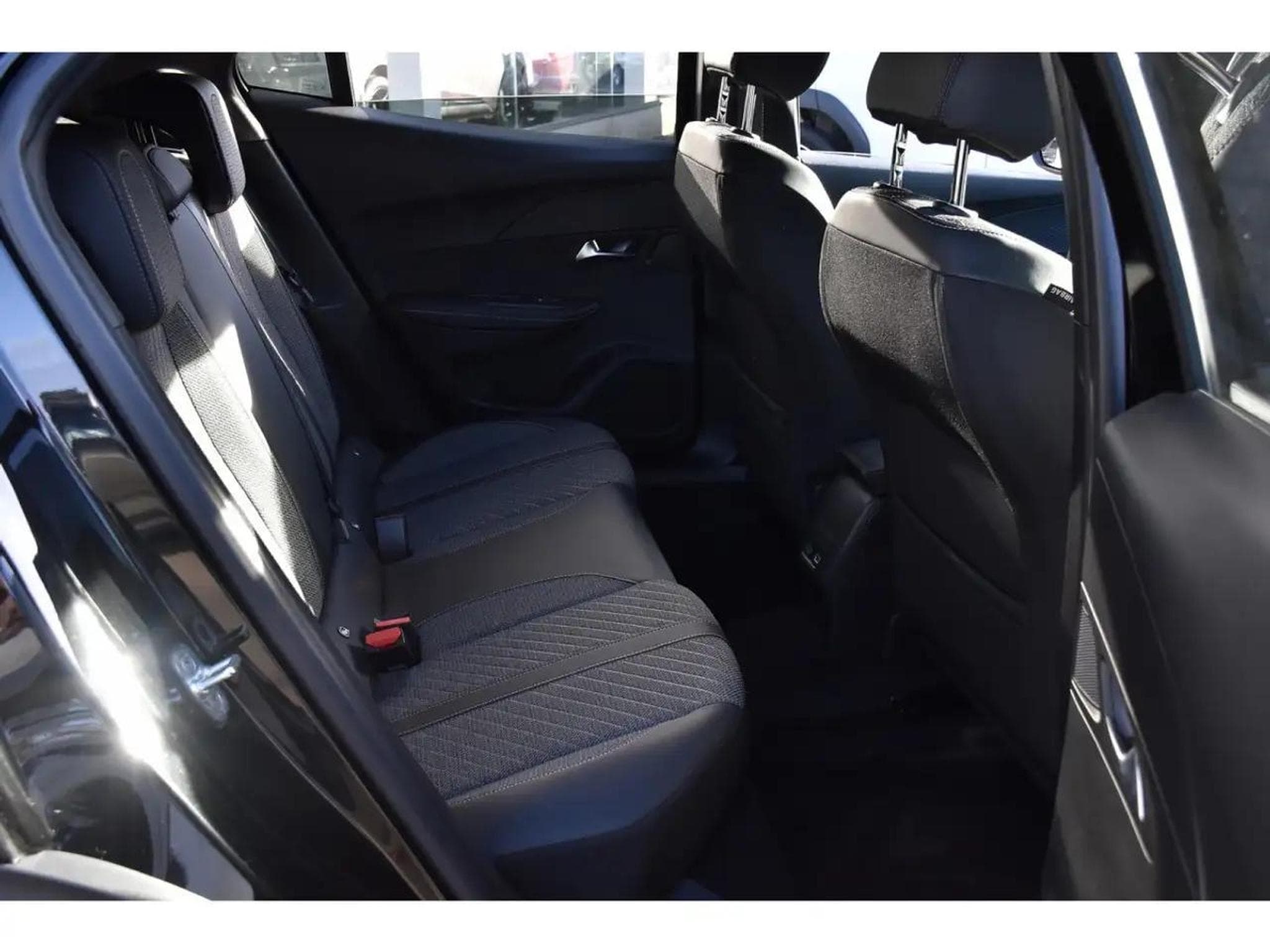 Peugeot 2008 (2025) - Photo 8