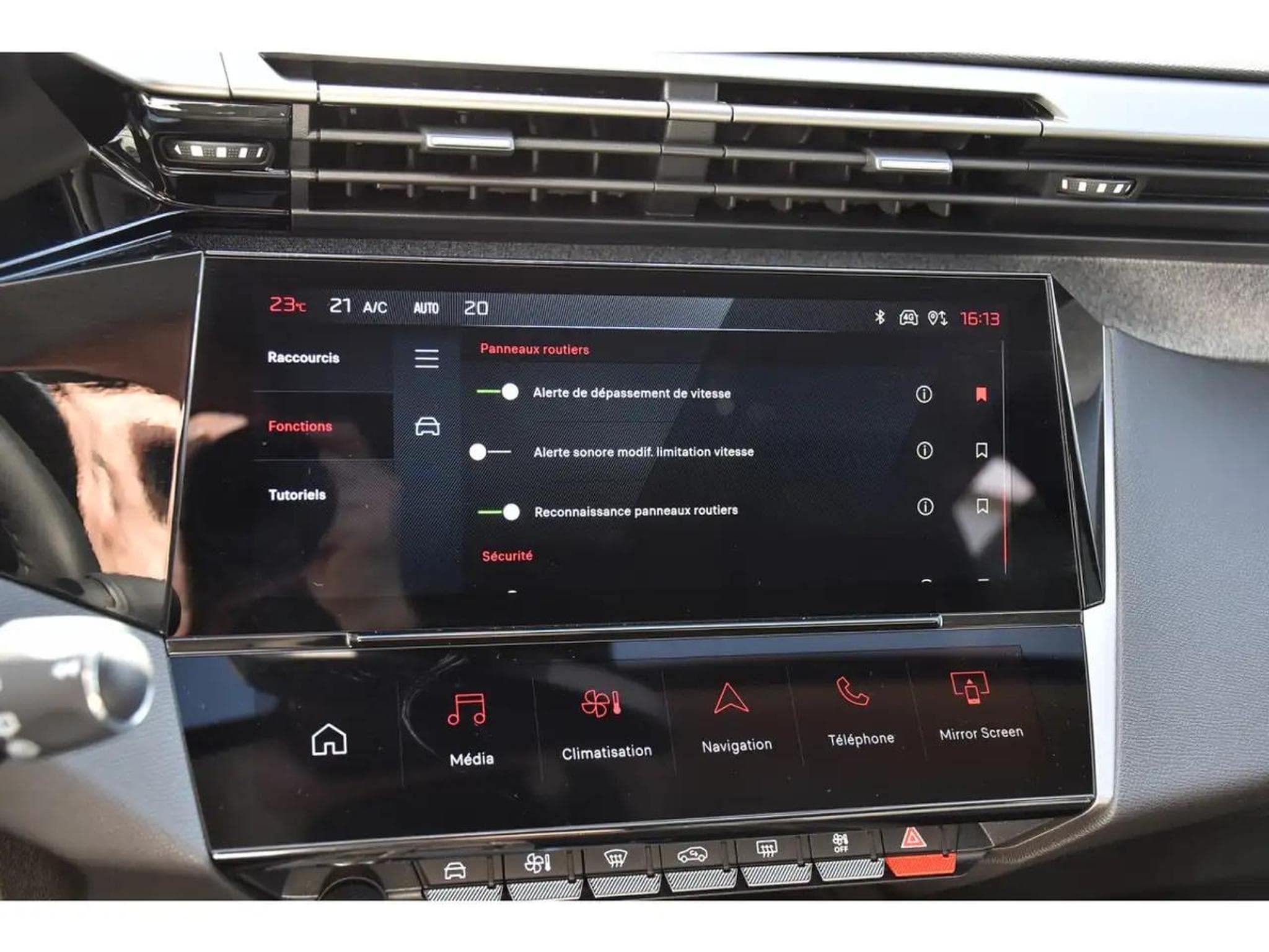 Peugeot 308 (2025) - Photo 17