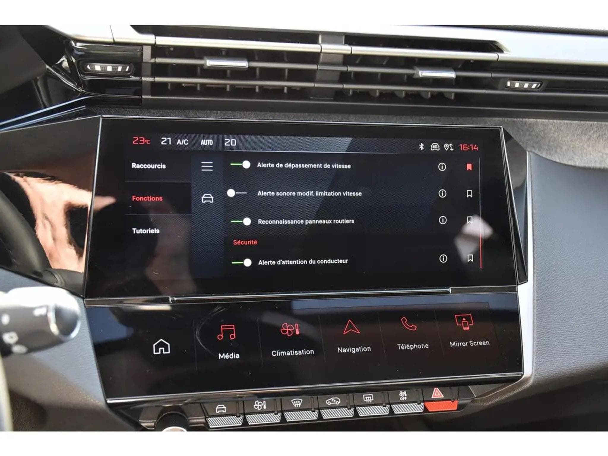 Peugeot 308 (2025) - Photo 18