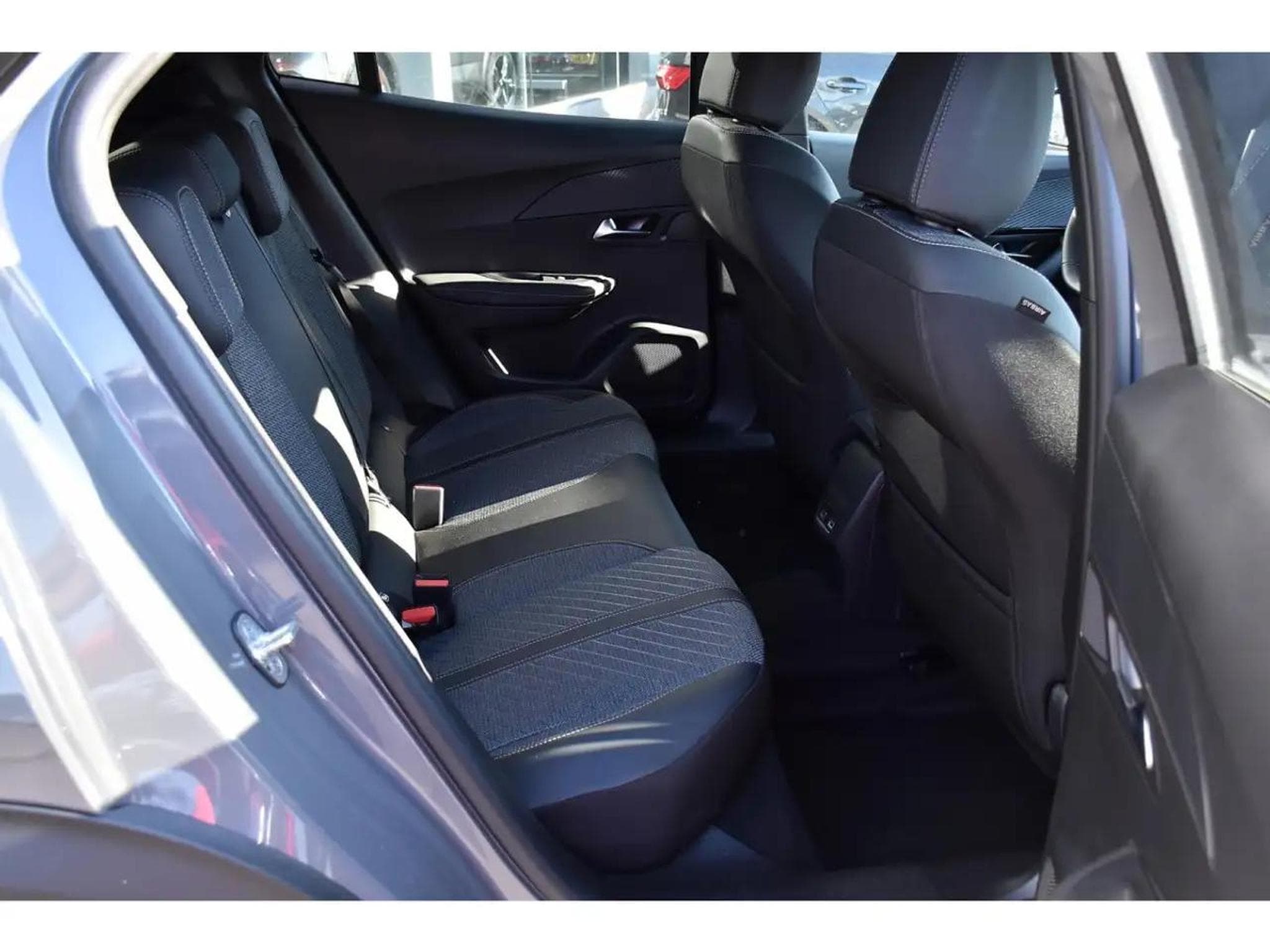 Peugeot 2008 (2025) - Photo 8