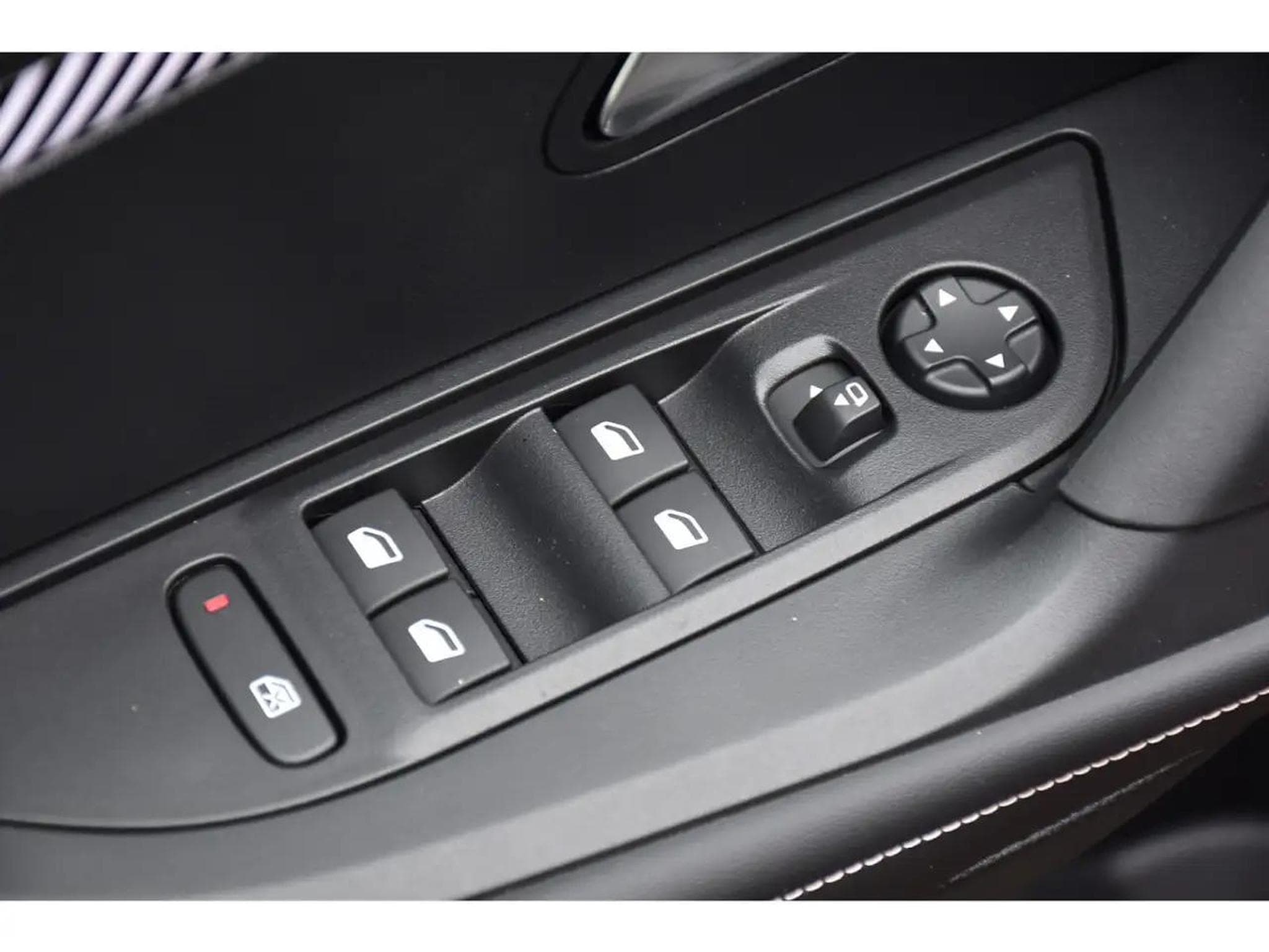 Peugeot 2008 (2025) - Photo 24