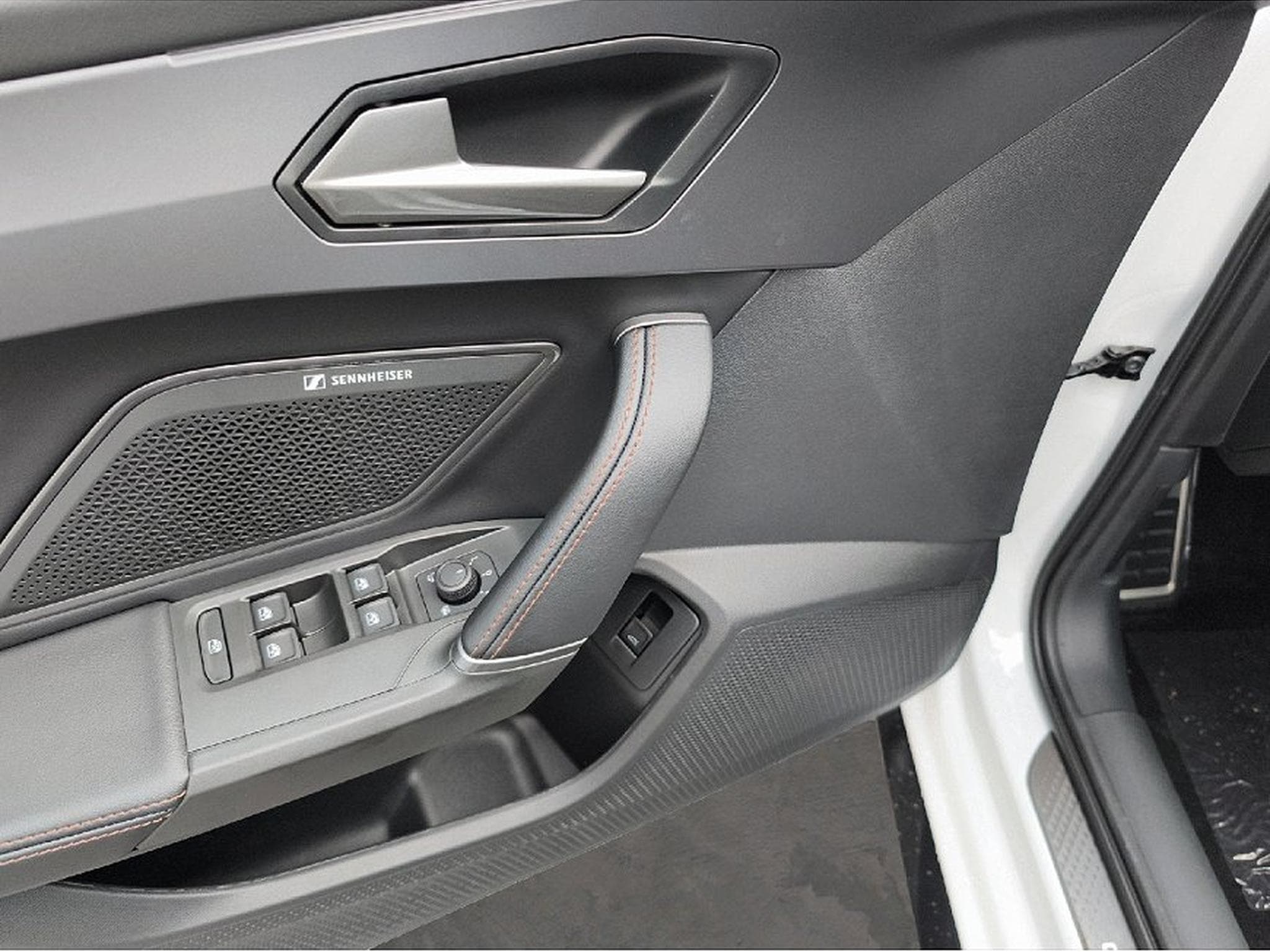 Cupra Leon (2025) - Photo 9