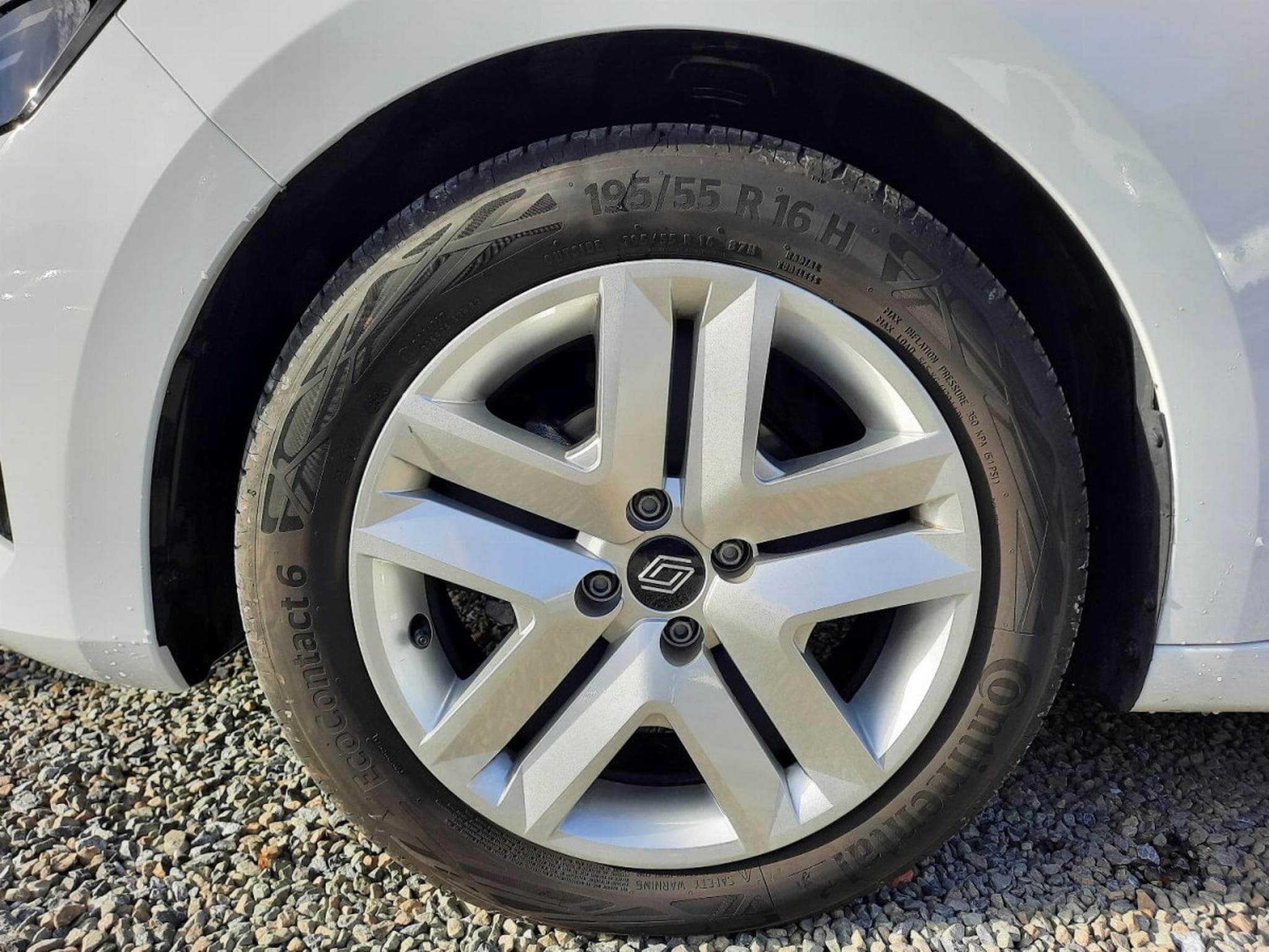 Renault Clio 1.0 TCe 90  Evolution (2025) - Photo 21