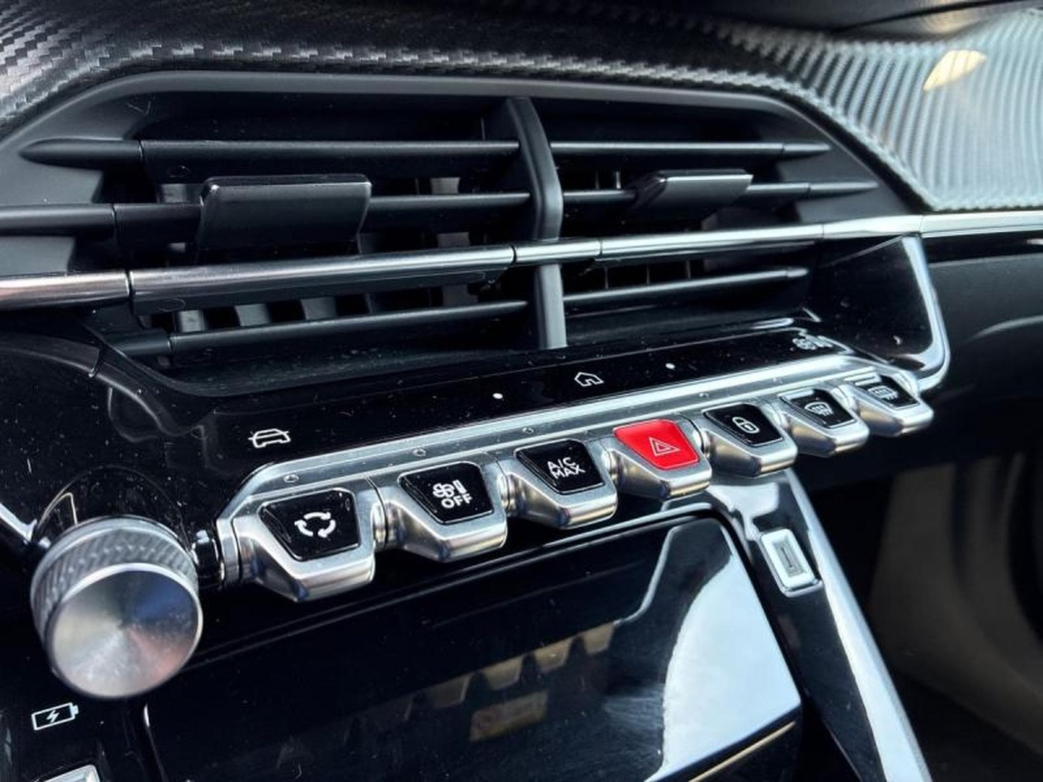 PEUGEOT 2008 1.2 100ch S&S Allure (2024) - Photo 9