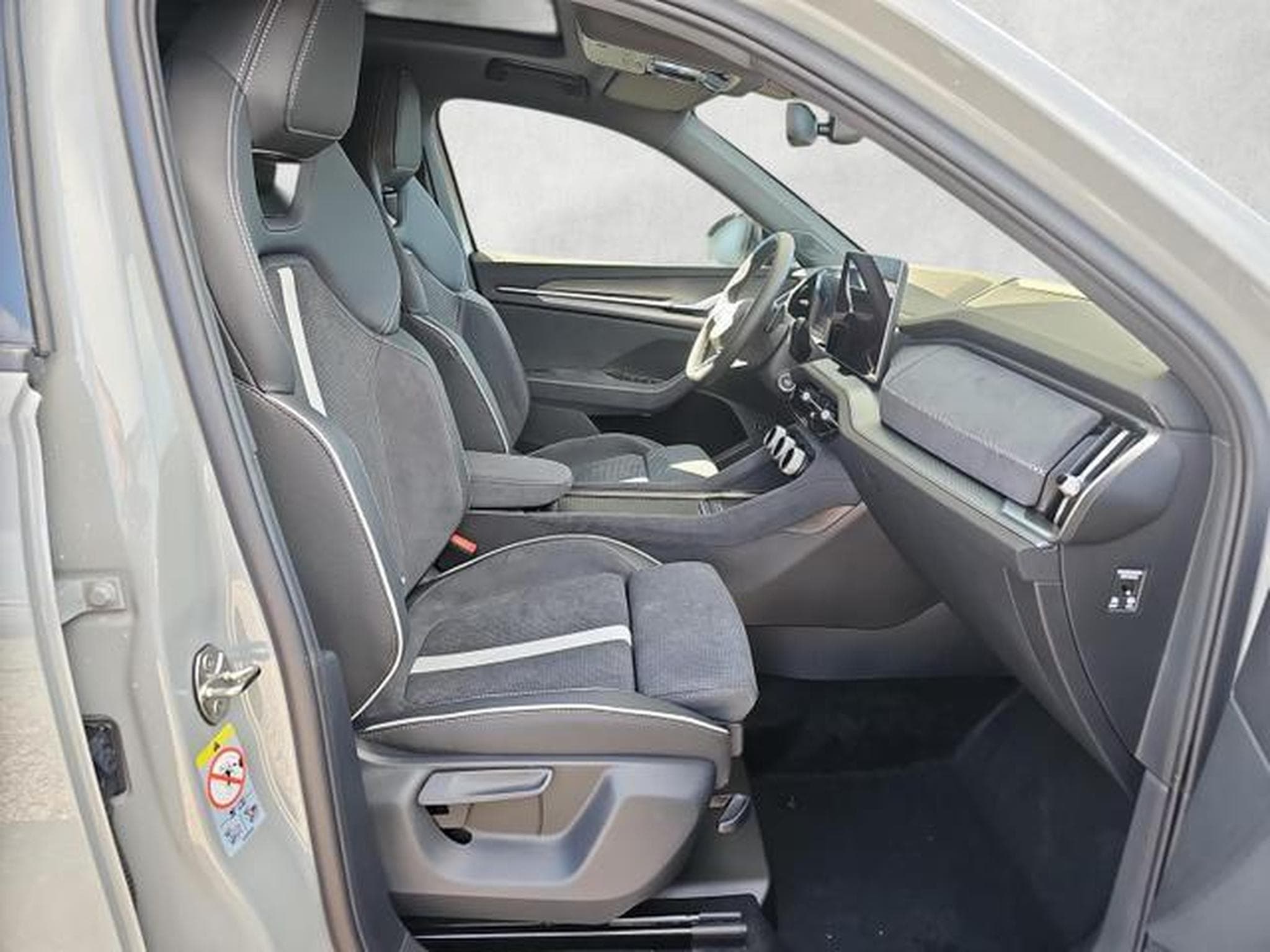 Skoda Kodiaq 1.5 TSI mHEV 110 kW Sportline (2026) - Photo 10