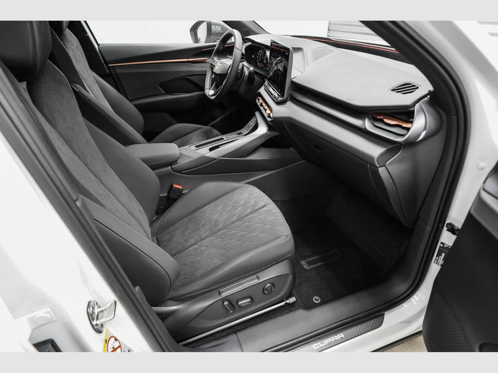 Cupra Terramar 2,0 TSI DSG (2025) - Photo 21