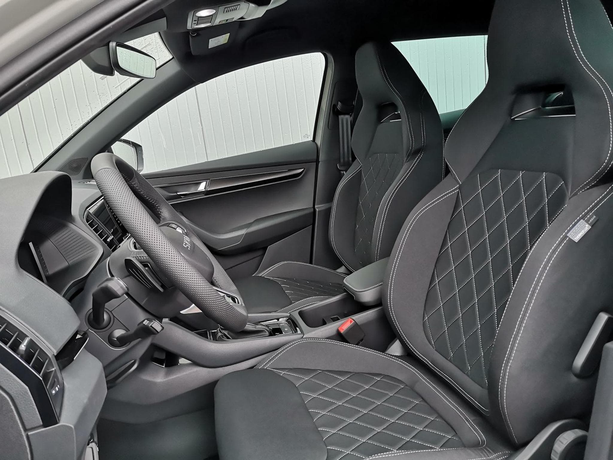 Skoda Karoq Sportline (2026) - Photo 1