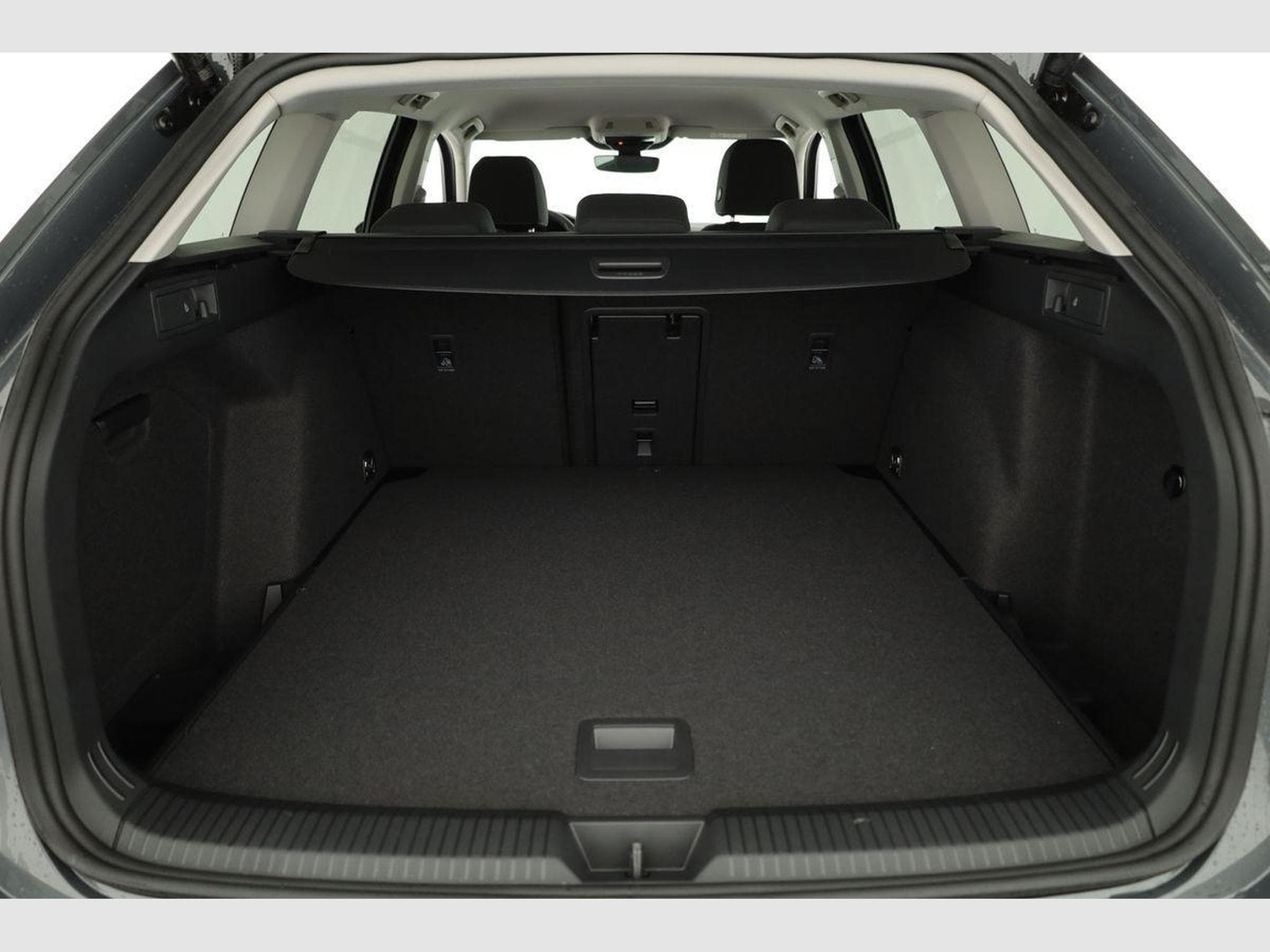 VW Golf Variant VIII 2.0 (2026) - Photo 11