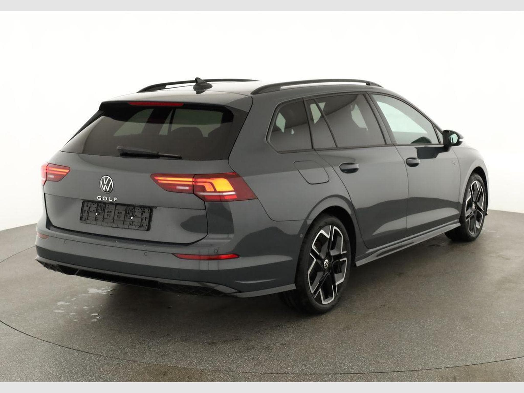 VW Golf Variant 1.5 TSI 110 kW R-Line (2026) - Photo 2