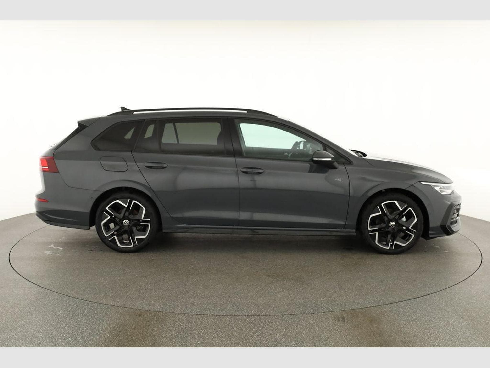 VW Golf Variant 1.5 TSI 110 kW R-Line (2026) - Photo 22