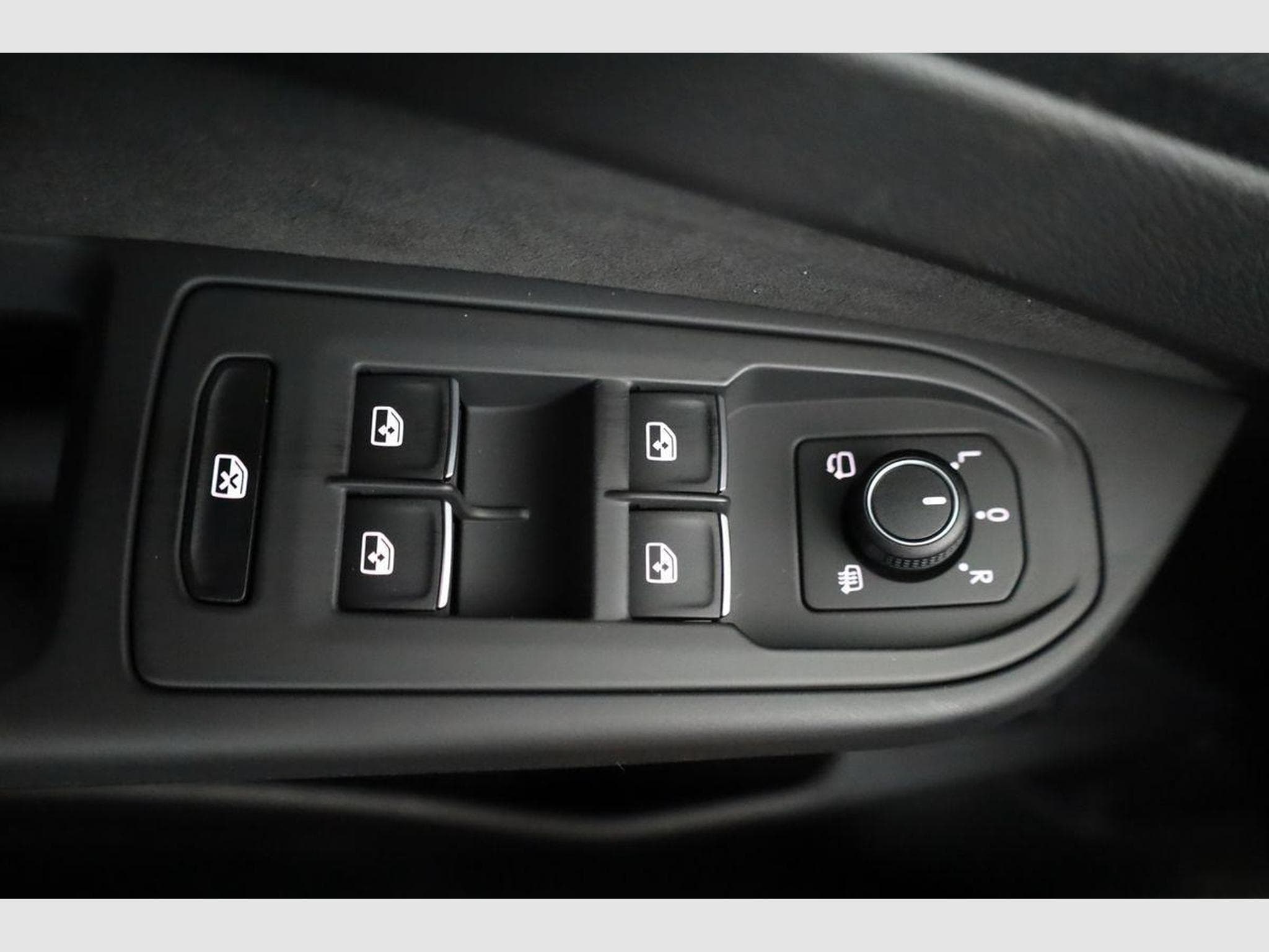 VW Golf Variant 1.5 TSI 110 kW R-Line (2026) - Photo 7