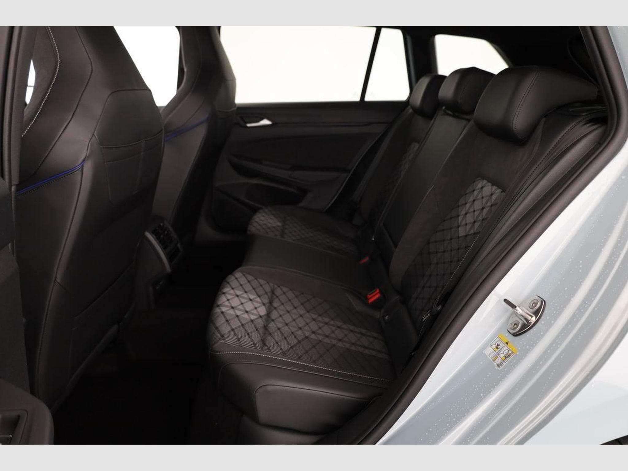 VW Golf Variant 1.5 TSI 110 kW R-Line (2026) - Photo 10