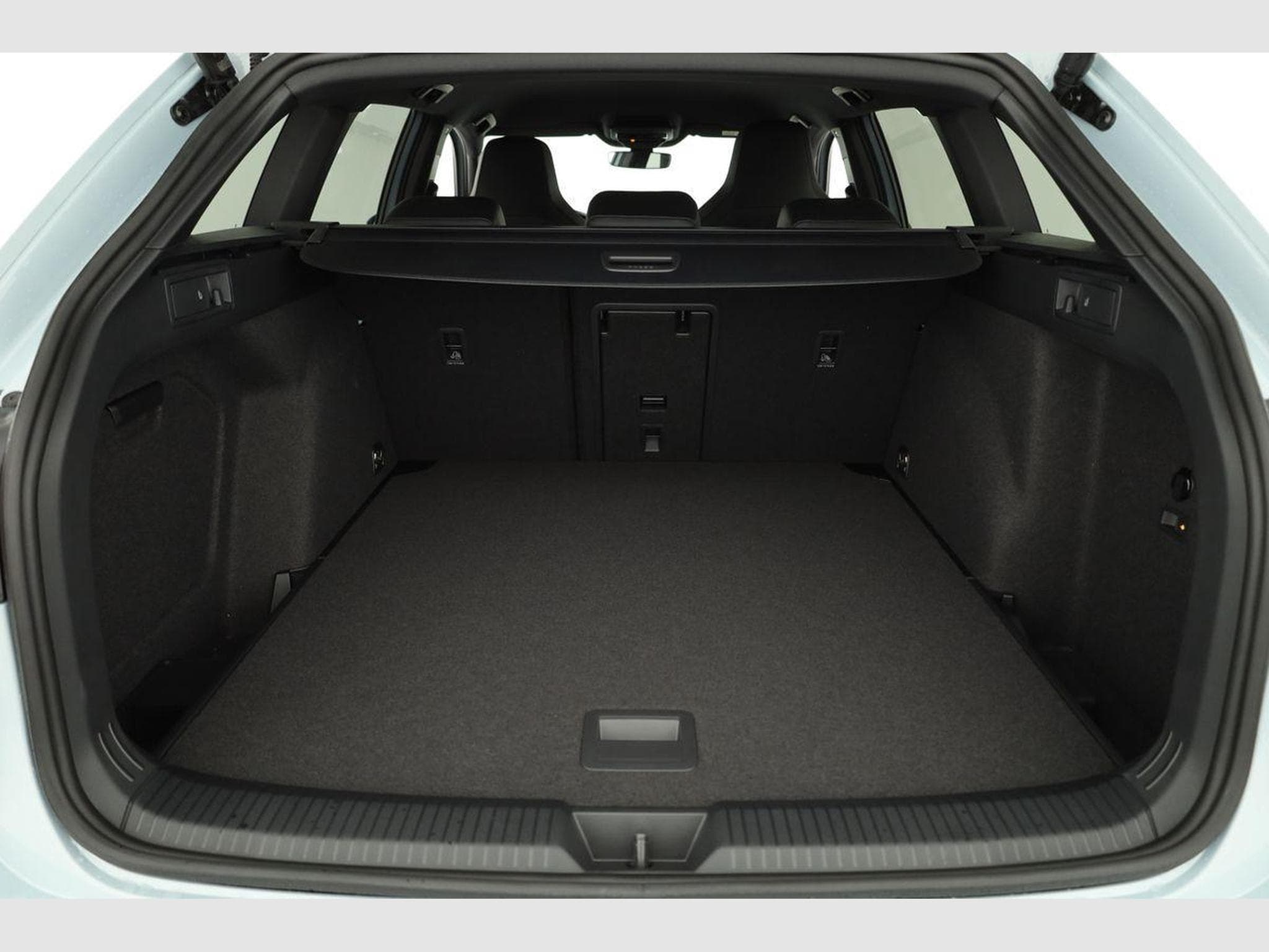 VW Golf Variant 1.5 TSI 110 kW R-Line (2026) - Photo 11