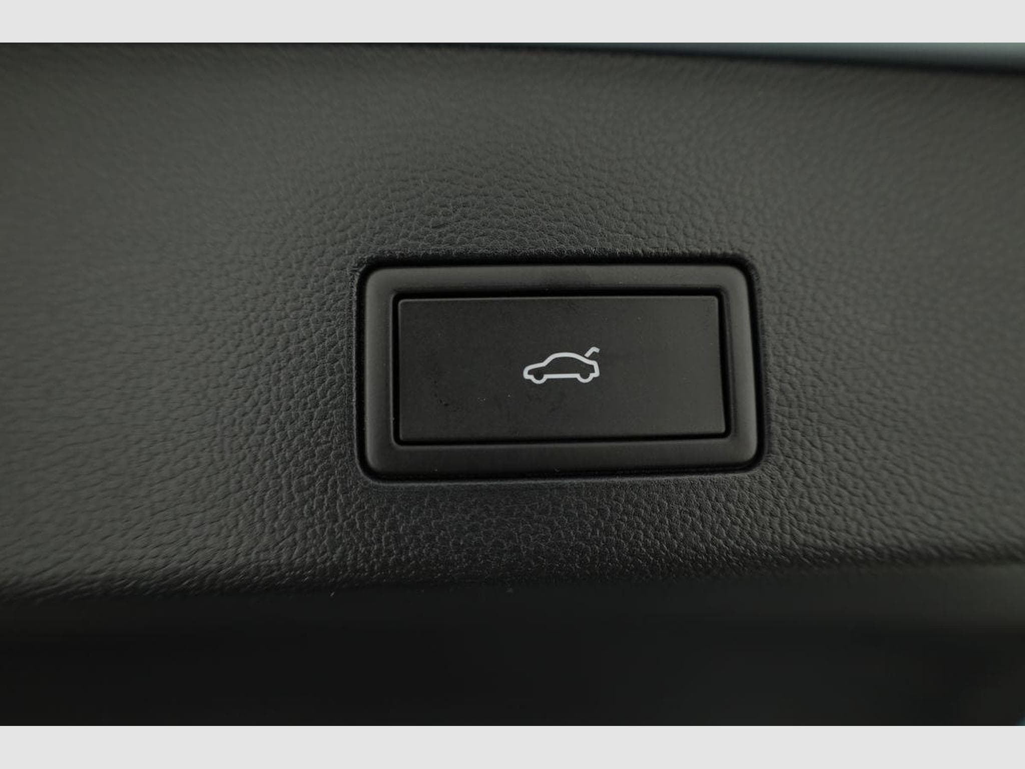 VW Golf Variant 1.5 TSI 110 kW R-Line (2026) - Photo 12