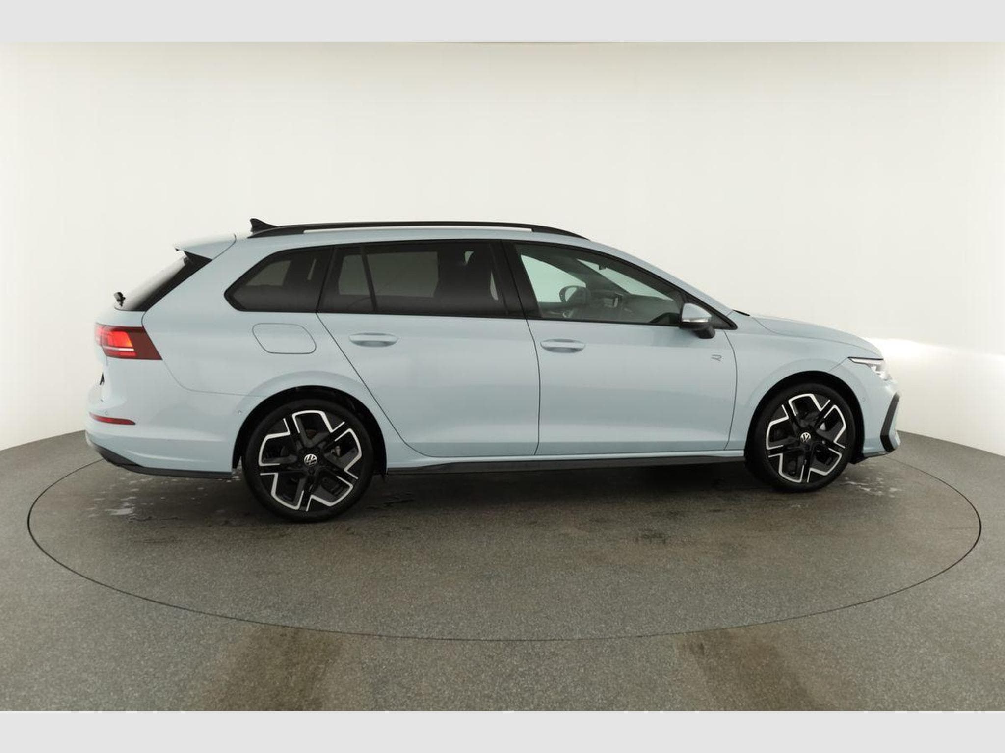 VW Golf Variant 1.5 TSI 110 kW R-Line (2026) - Photo 21