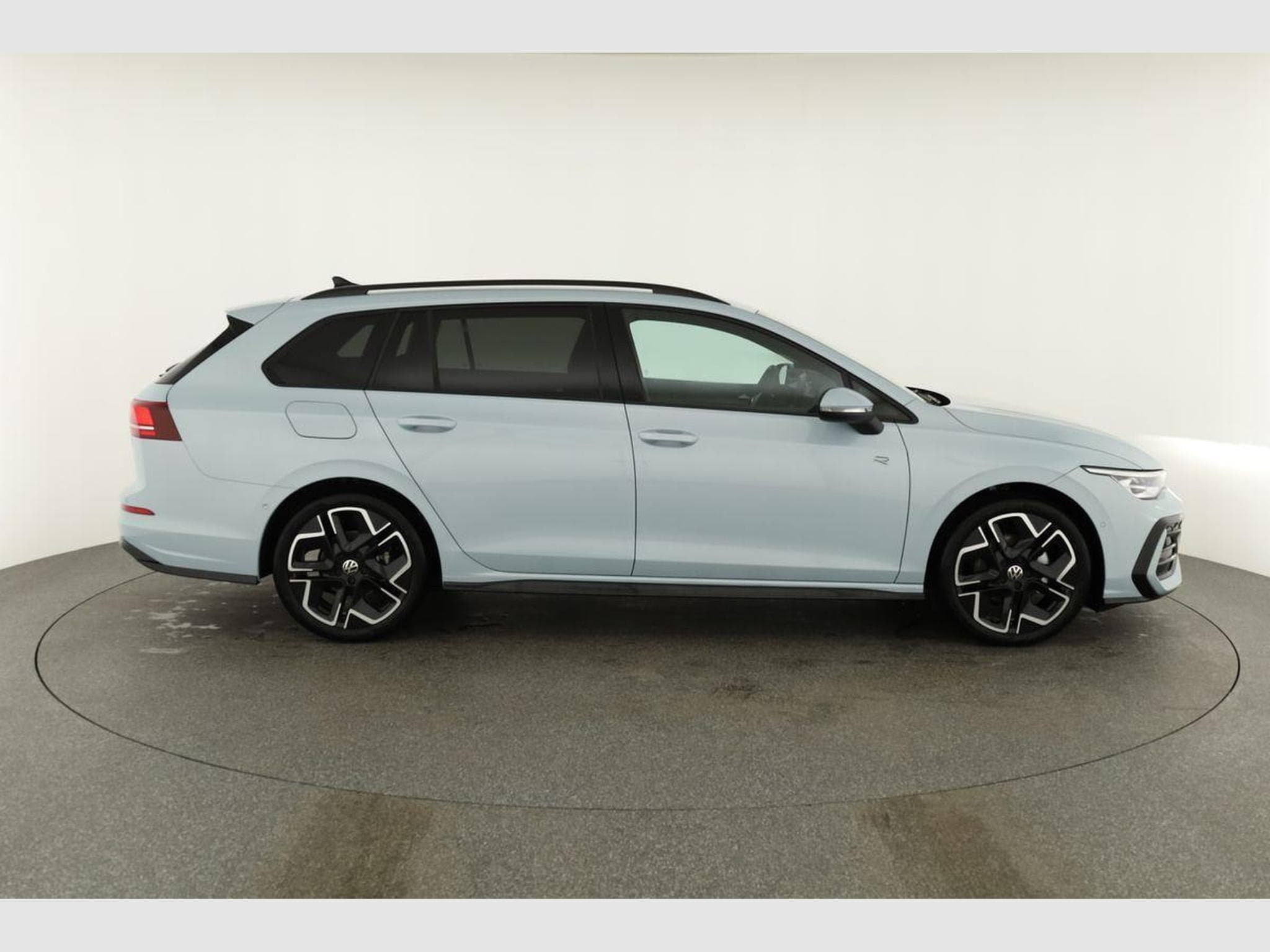 VW Golf Variant 1.5 TSI 110 kW R-Line (2026) - Photo 22