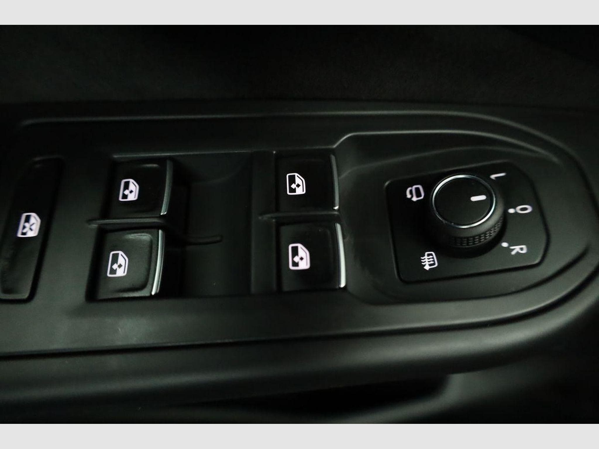 VW Golf Variant 1.5 TSI 110 kW R-Line (2026) - Photo 7