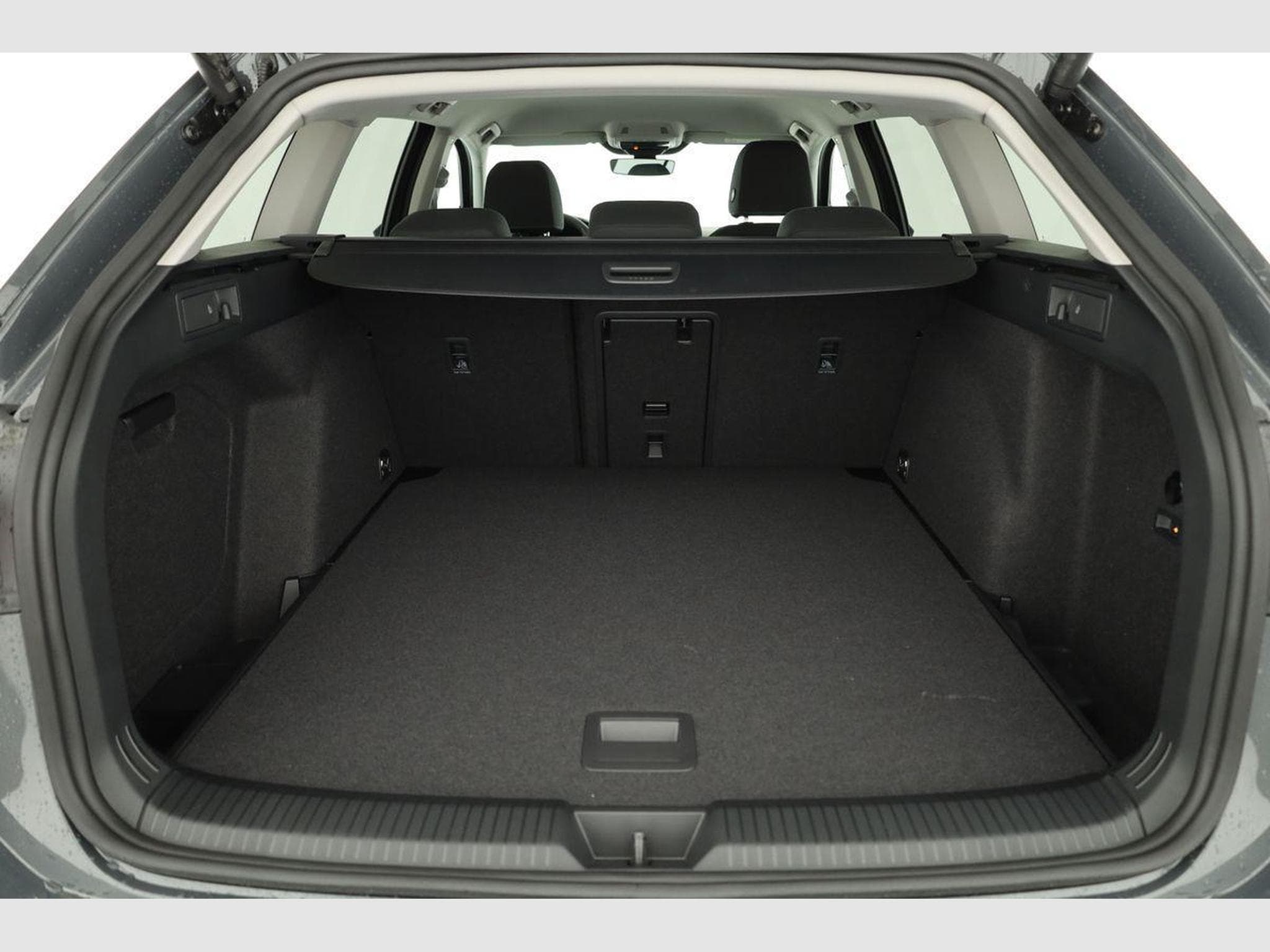 VW Golf Variant VIII 2.0 (2026) - Photo 11