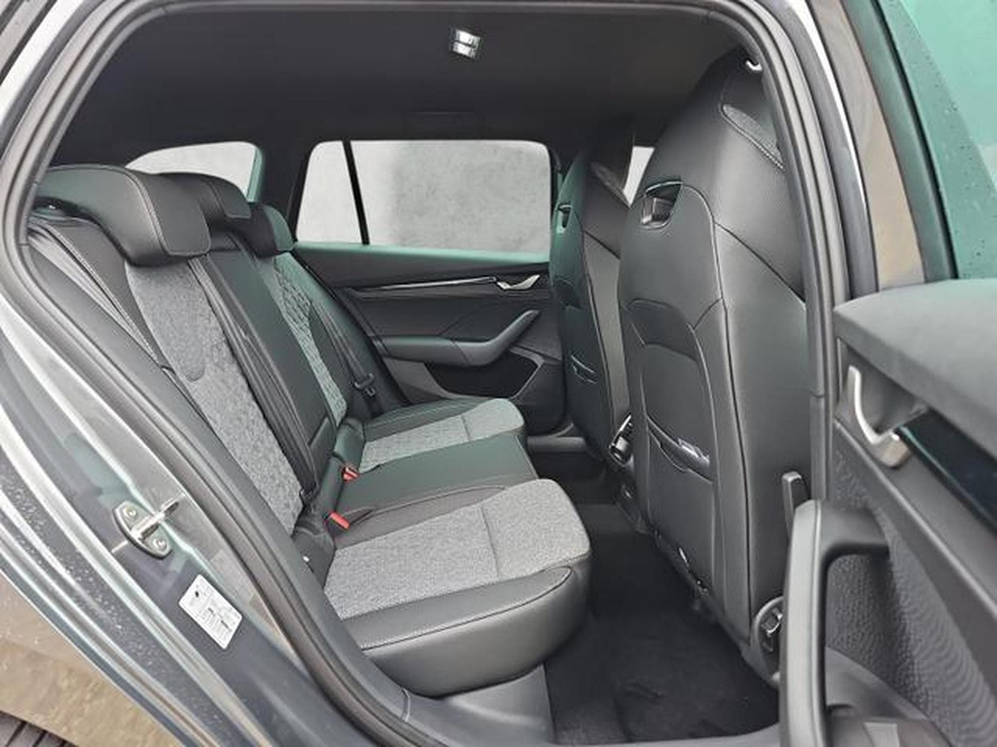 Skoda Octavia 2.0 TSI DSG 150 kW 4x4 Sportline (2025) - Photo 13