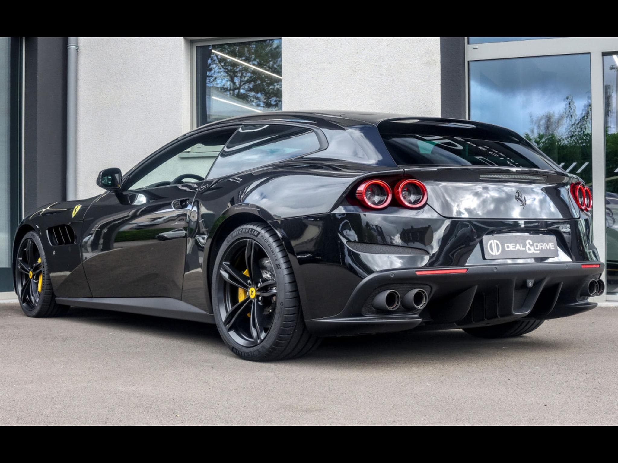 Ferrari GTC4 Lusso 6.3 V12 (690 CH) - NERO DAYTONA - POWER15 APPROVED WARRANTY (2018) - Foto 3